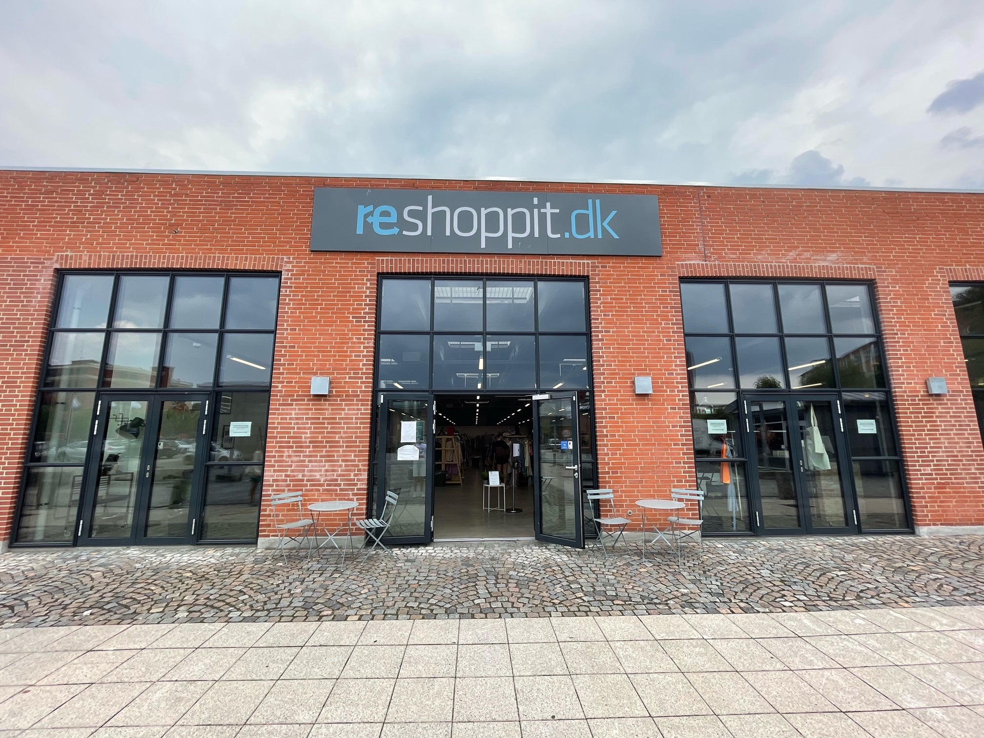 Afhent fysisk hos Reshoppit Århus og Horsens