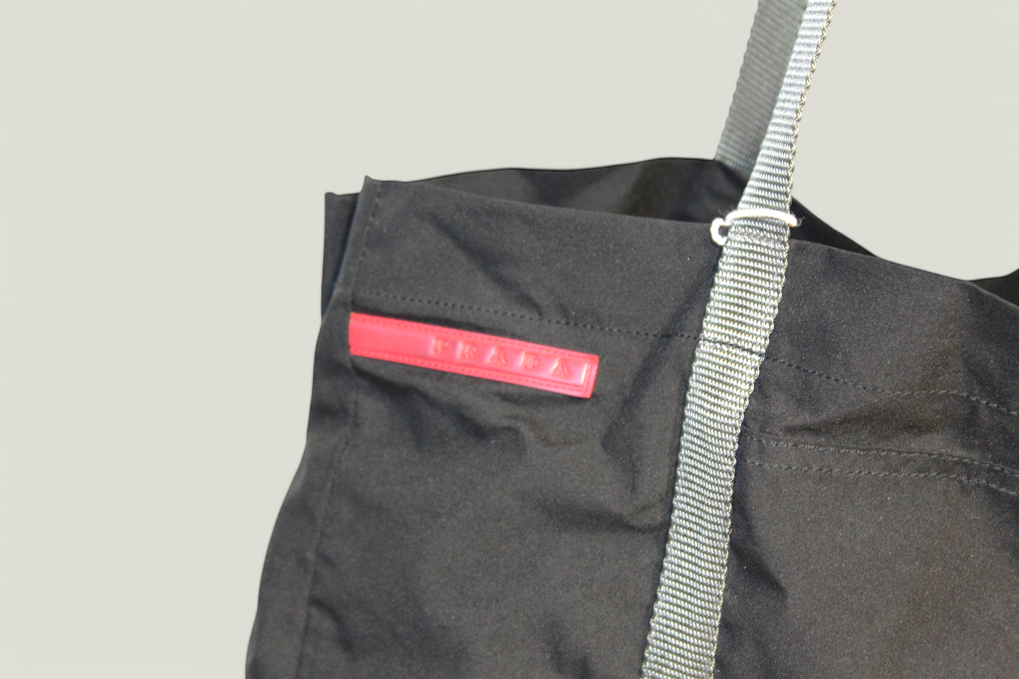 Preloved | PRADA Sport Totebag i Sort Nylon med Grå Remme