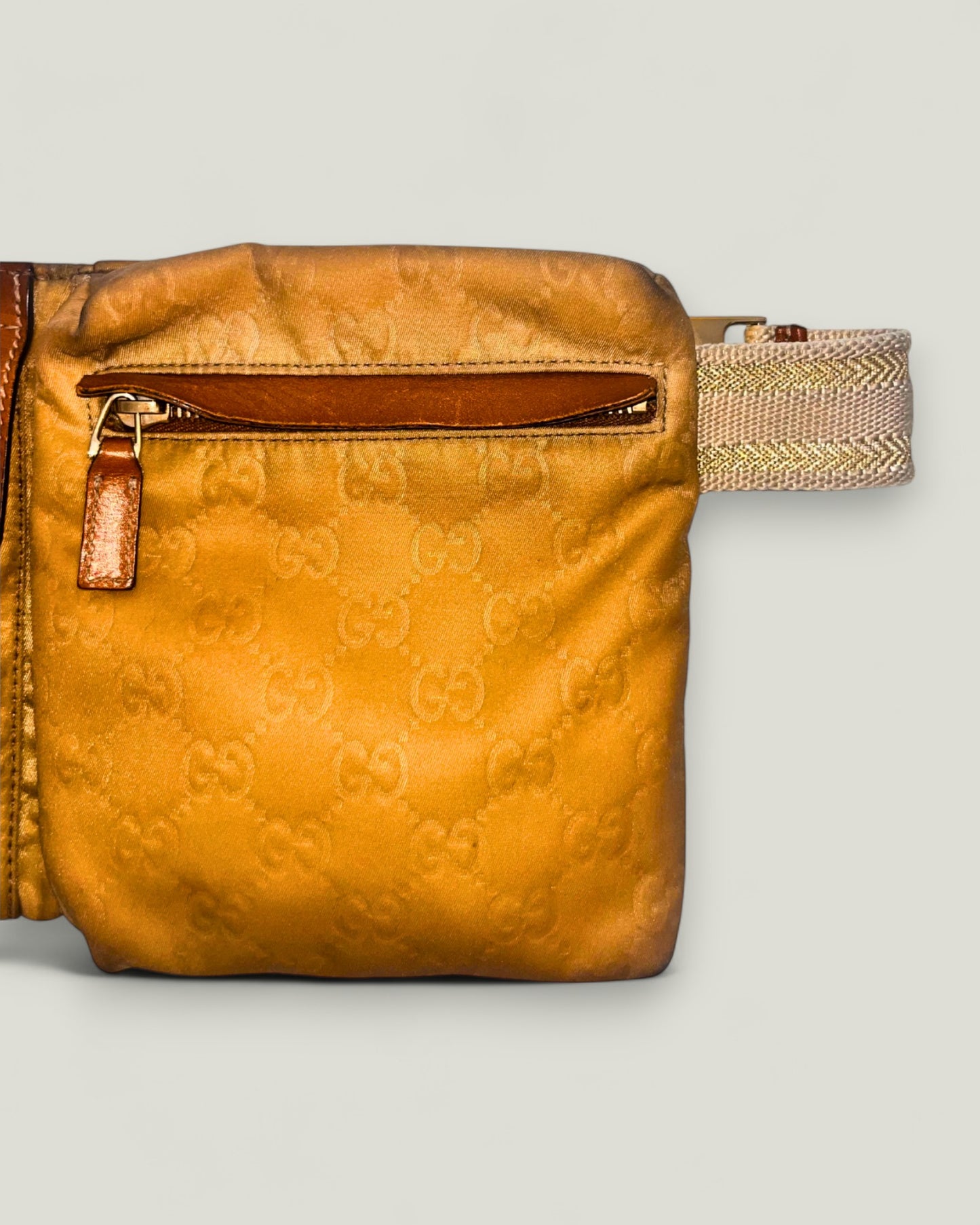 Preloved | GUCCI GG Canvas Bæltetaske i Beige med Læderdetaljer