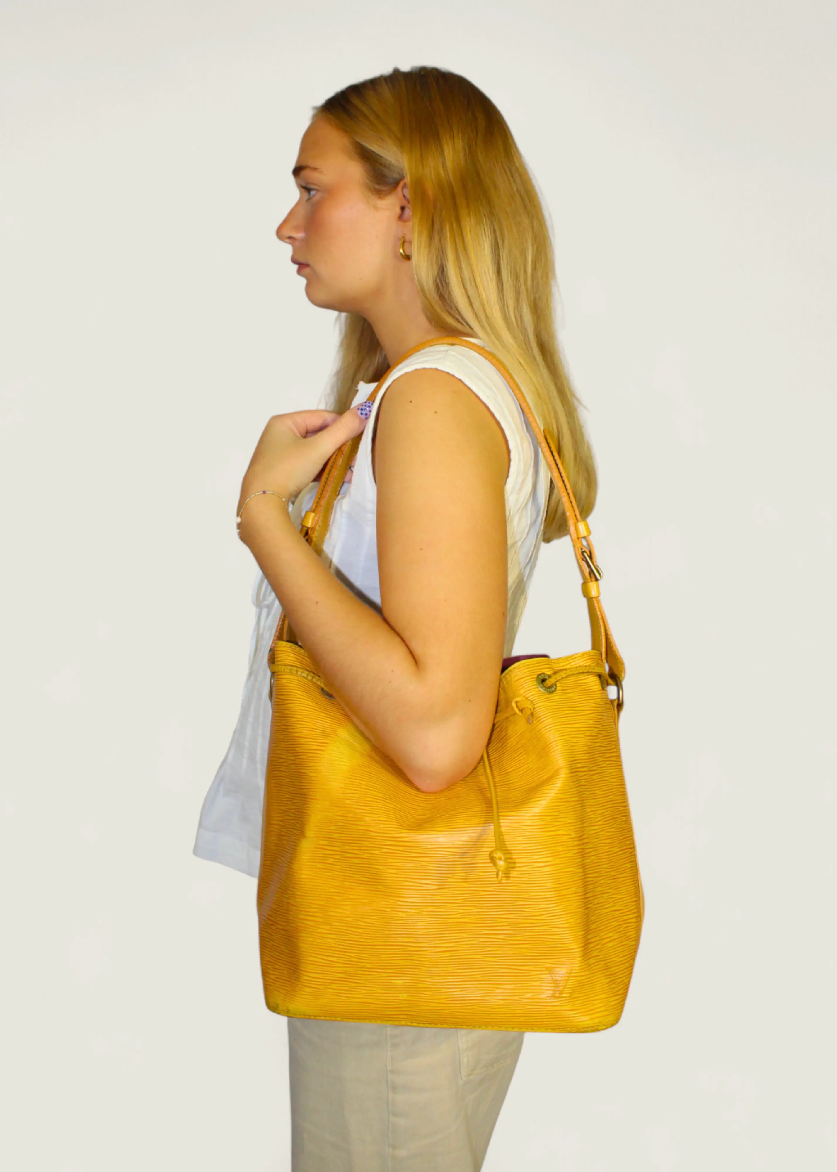 Preloved | Louis Vuitton Petit Noé Skuldertaske i Gul Epi Læder Louis Vuitton