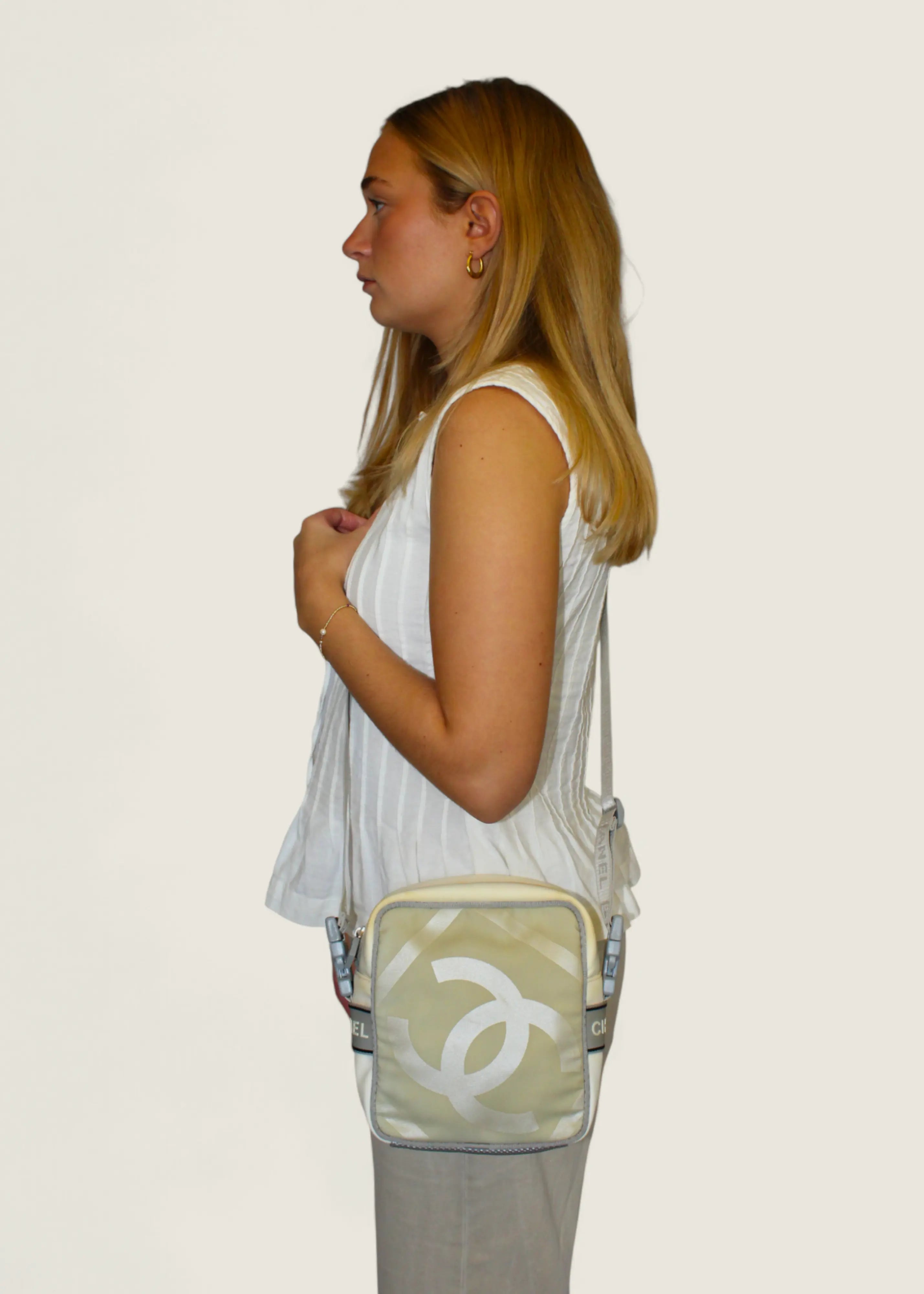 Preloved | Chanel Sport Line Coco Mark CC Crossbody i Beige Nylon Chanel