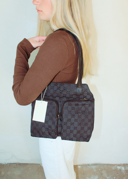 Preloved | GUCCI GG Canvas Håndtaske i Sort med Dobbelt Lynlåslomme