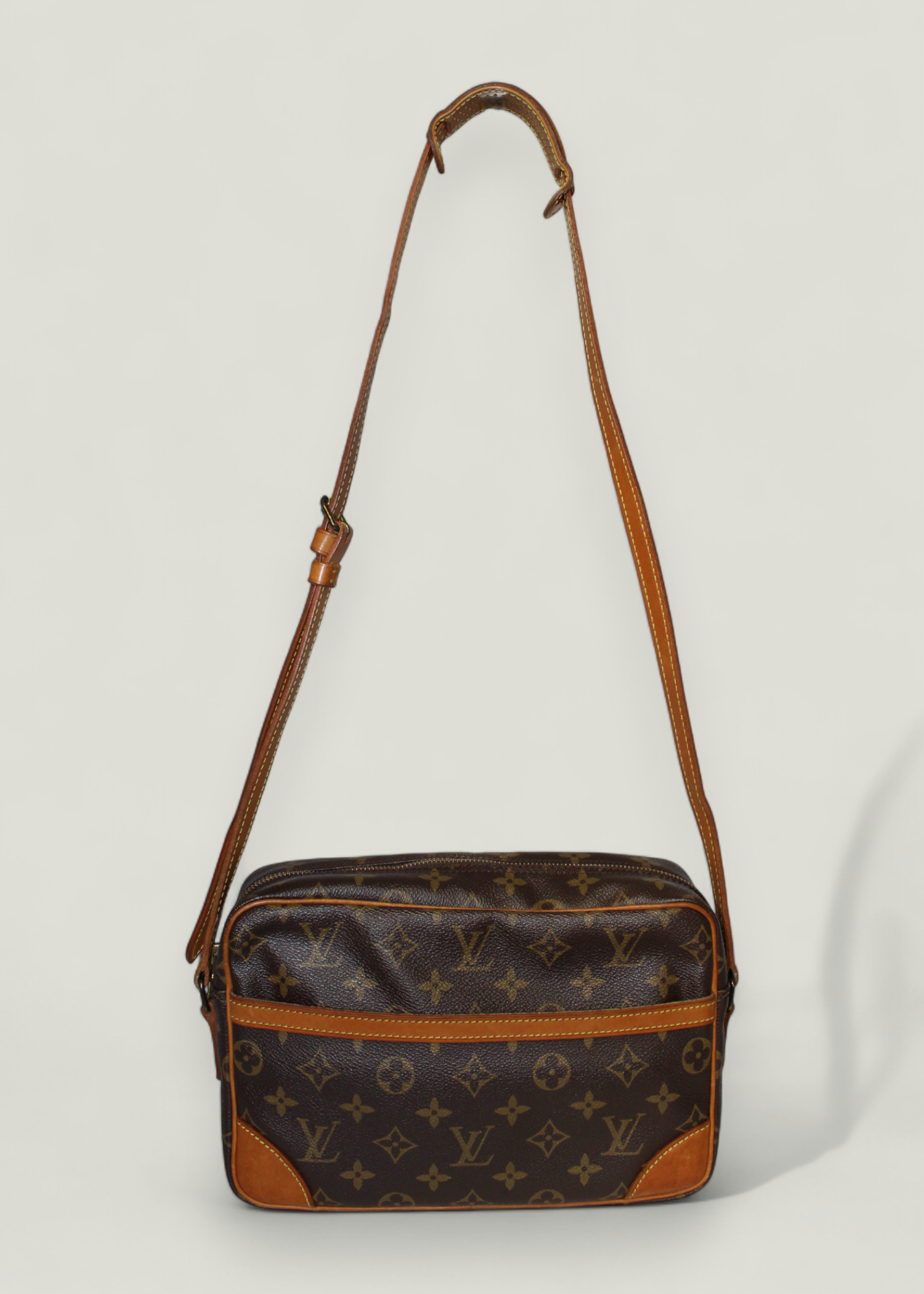 Preloved | Louis Vuitton Trocadero 27 Crossbody i Monogram Canvas