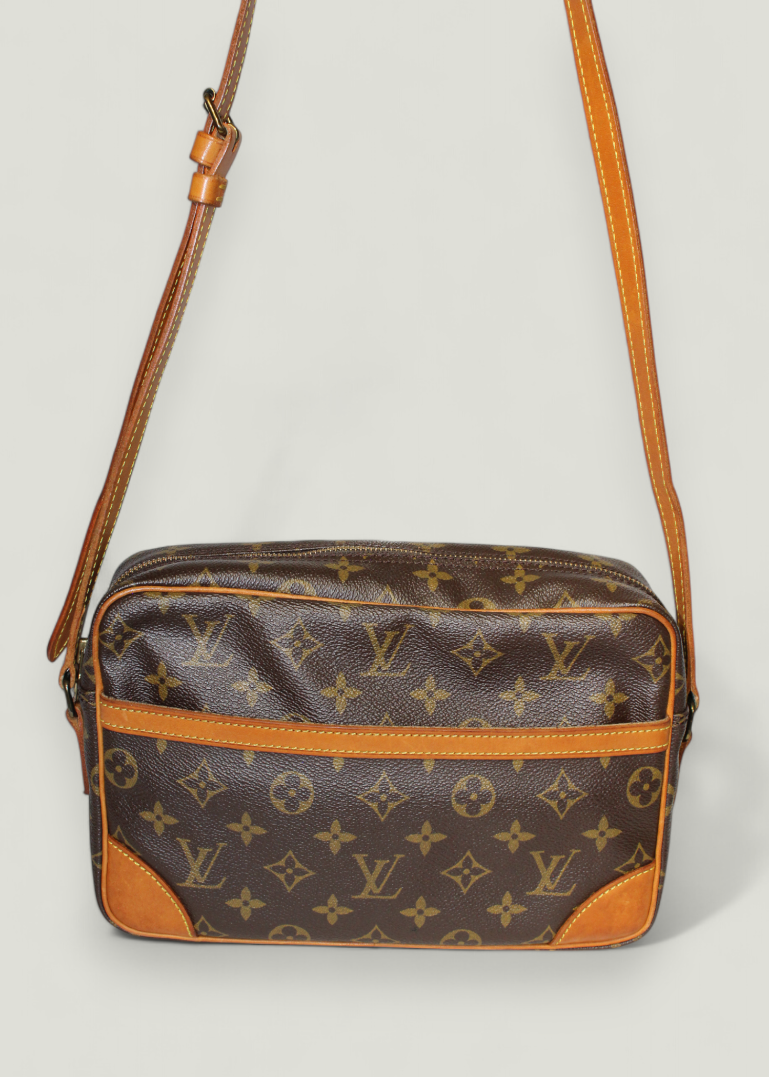 Preloved | Louis Vuitton Trocadero 27 Crossbody i Monogram Canvas