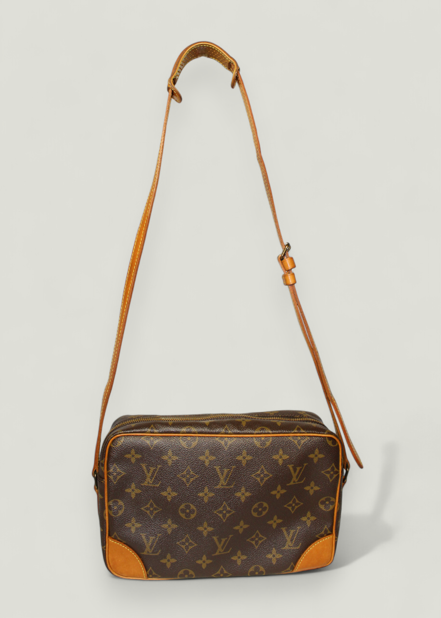 Preloved | Louis Vuitton Trocadero 27 Crossbody i Monogram Canvas
