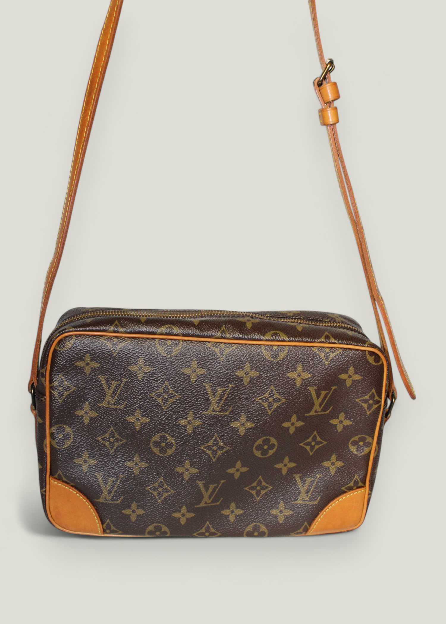 Preloved | Louis Vuitton Trocadero 27 Crossbody i Monogram Canvas