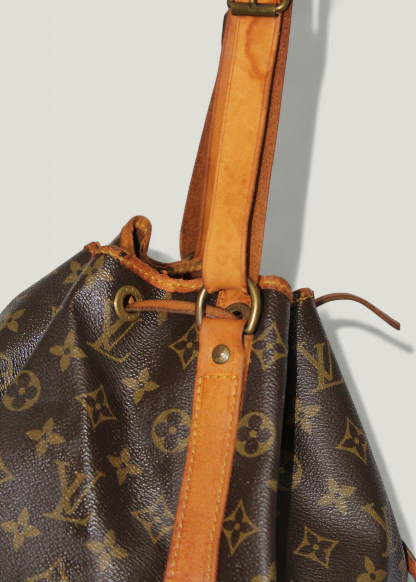 Preloved | LOUIS VUITTON Petit Noé Skuldertaske i Monogram Canvas (Lille)