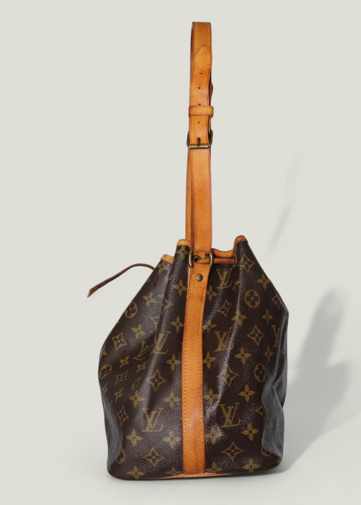 Preloved | LOUIS VUITTON Petit Noé Skuldertaske i Monogram Canvas (Lille)