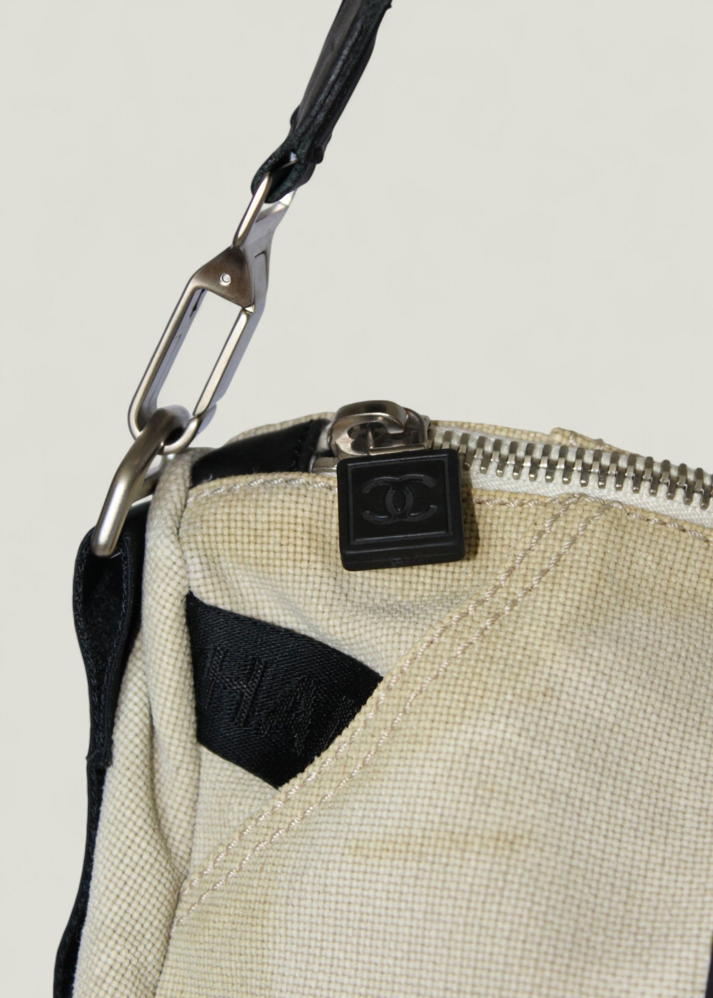 Preloved | CHANEL Sport Line CC Crossbody i Beige & Sort