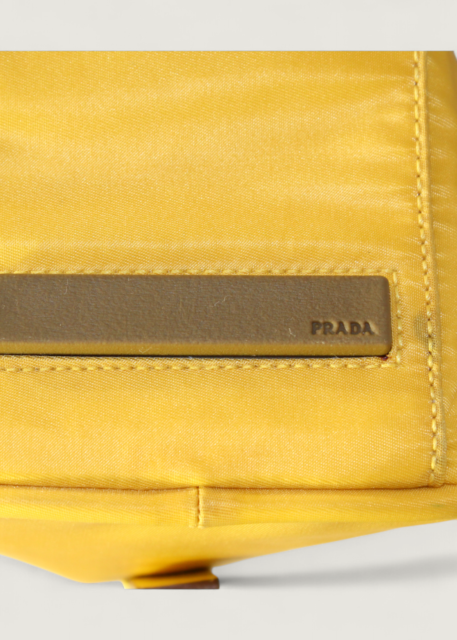 Preloved | Prada Skuldertaske i Gul Nylon med Læderdetaljer