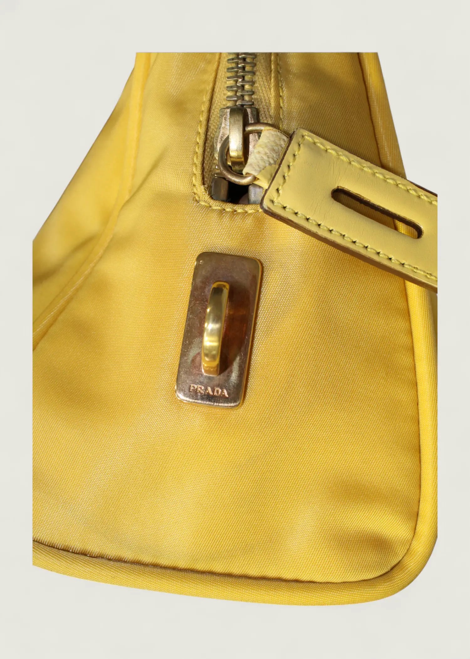 Preloved | Prada Skuldertaske i Gul Nylon med Læderdetaljer Prada
