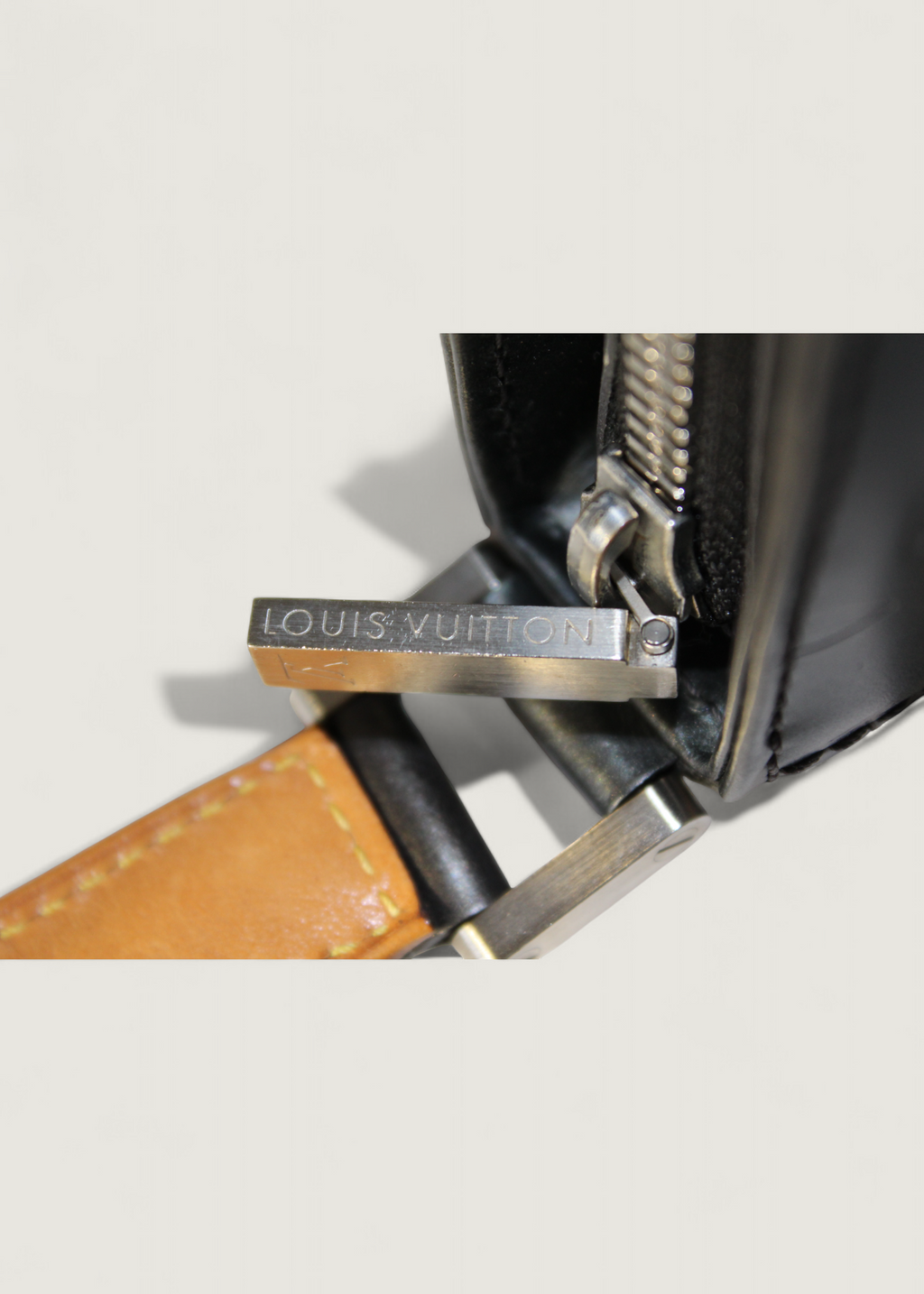 Preloved | Louis Vuitton Monogram Matte Fowler Pochette i Grå Canvas