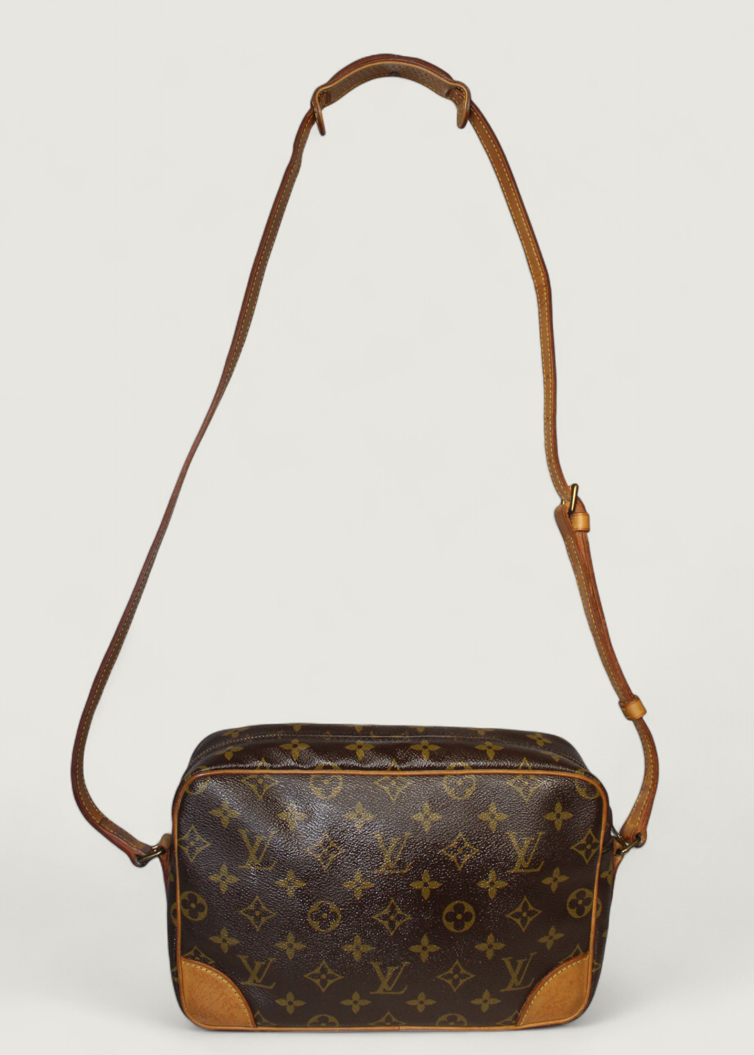Preloved | Louis Vuitton Trocadero 27 Crossbody i Monogram Canvas