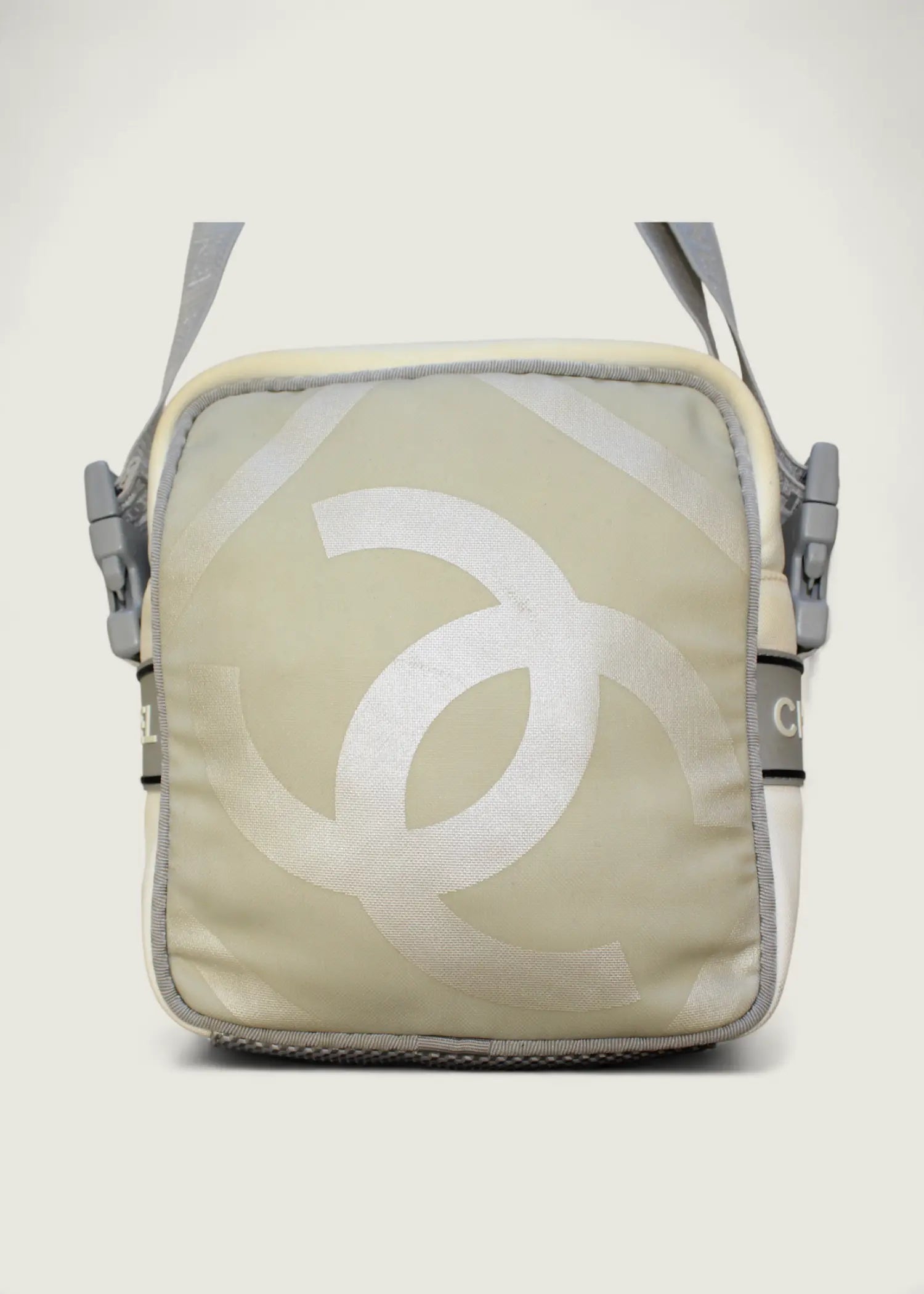 Preloved | Chanel Sport Line Coco Mark CC Crossbody i Beige Nylon Chanel