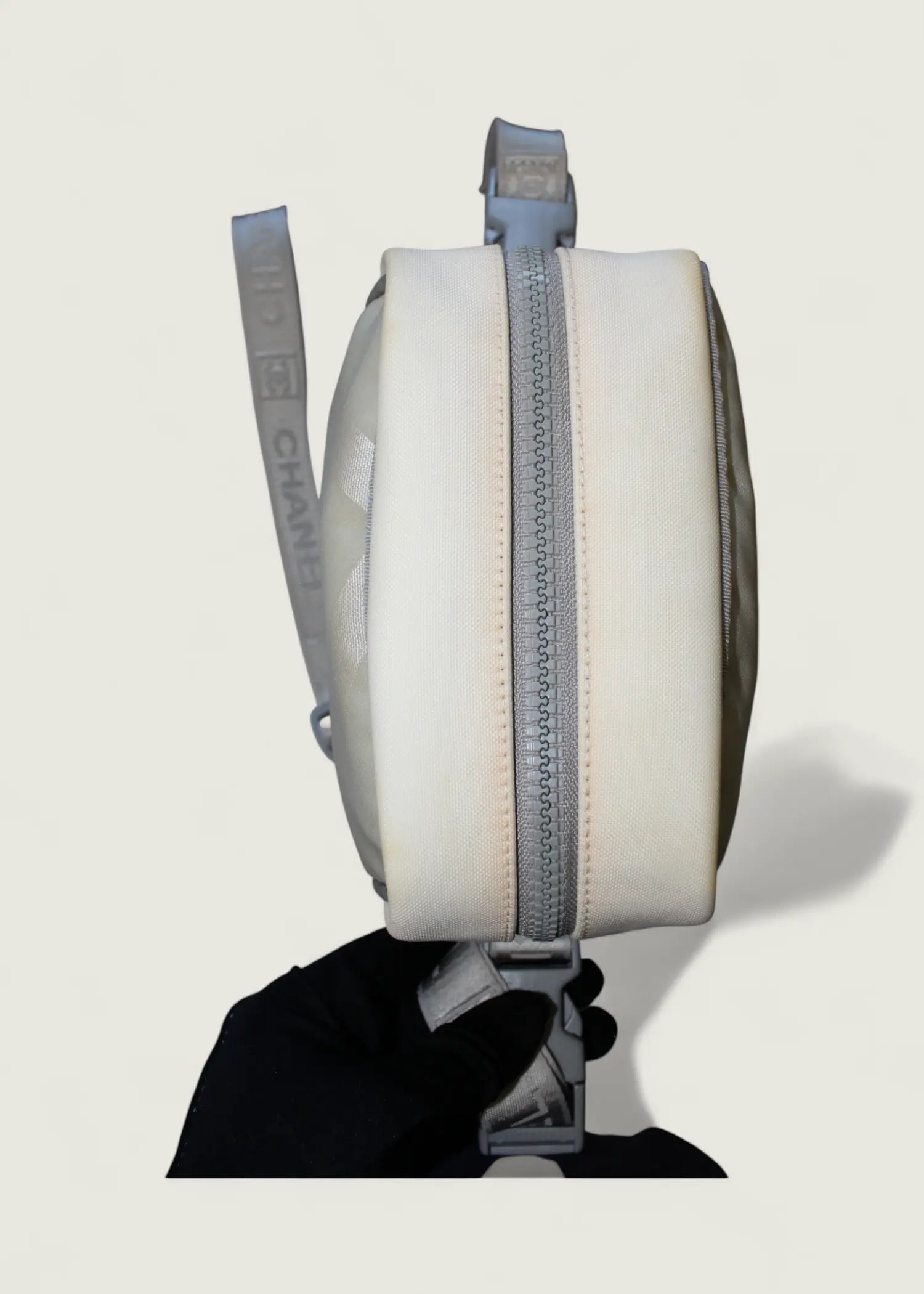 Preloved | Chanel Sport Line Coco Mark CC Crossbody i Beige Nylon Chanel