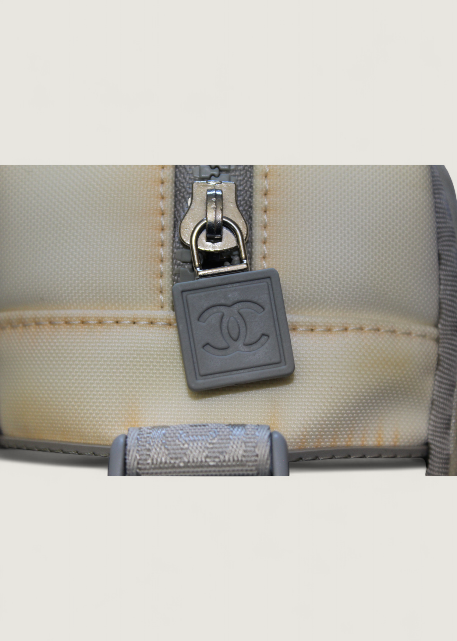 Preloved | Chanel Sport Line Coco Mark CC Crossbody i Beige Nylon