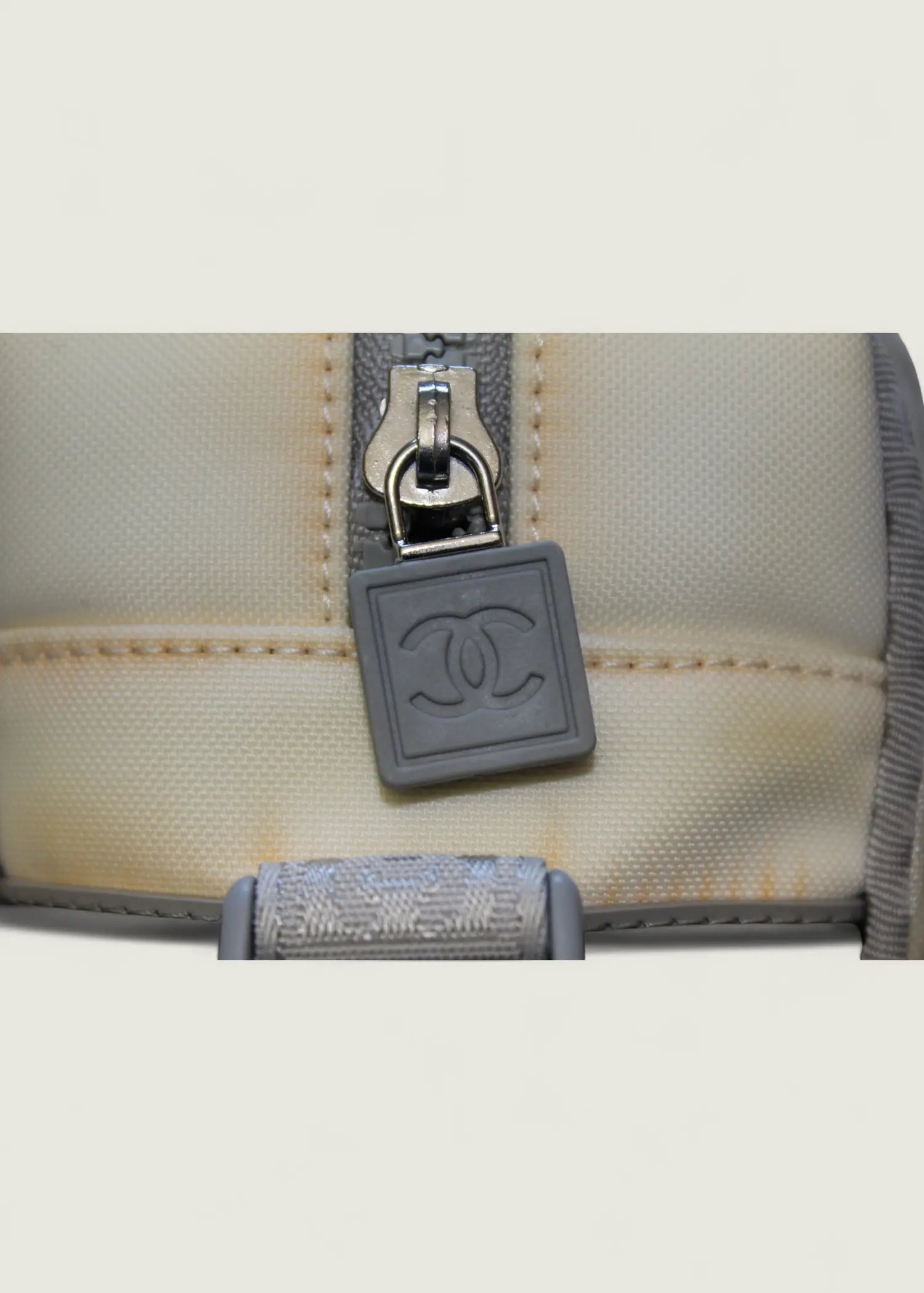 Preloved | Chanel Sport Line Coco Mark CC Crossbody i Beige Nylon Chanel