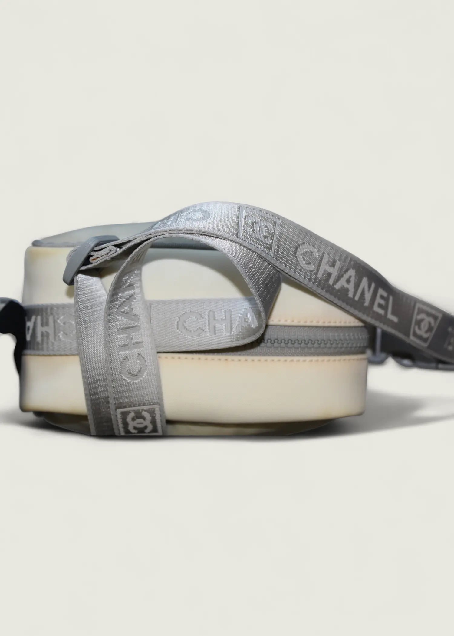 Preloved | Chanel Sport Line Coco Mark CC Crossbody i Beige Nylon Chanel