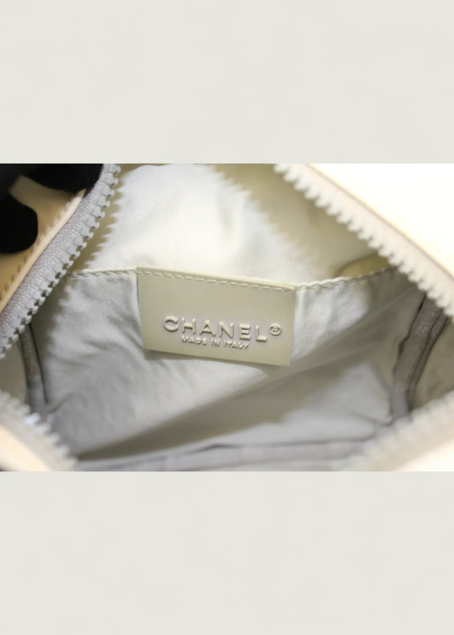 Preloved | Chanel Sport Line Coco Mark CC Crossbody i Beige Nylon Chanel