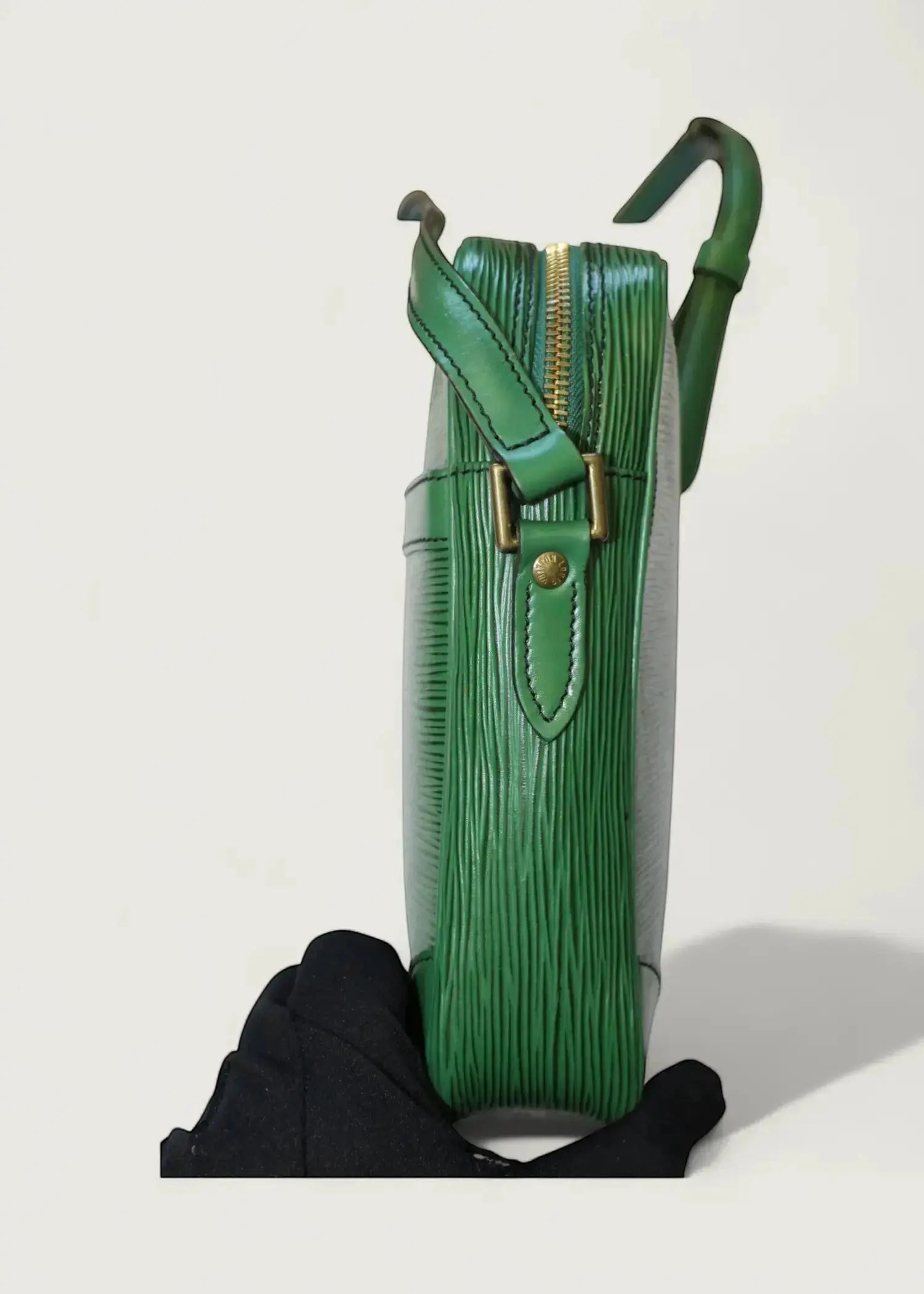 Preloved | Louis Vuitton Danube Crossbody i Grøn Epi Læder Louis Vuitton