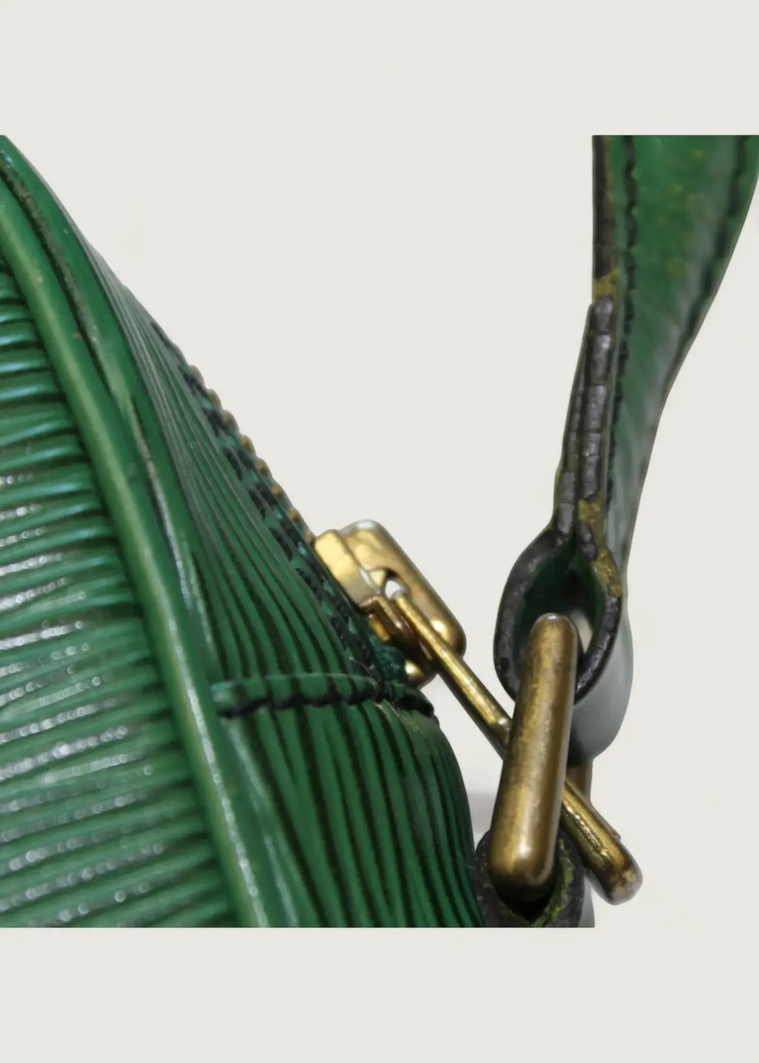 Preloved | Louis Vuitton Danube Crossbody i Grøn Epi Læder Louis Vuitton