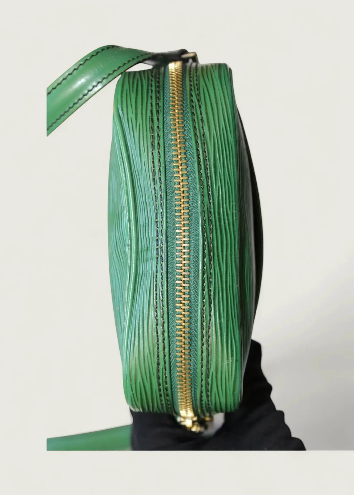 Preloved | Louis Vuitton Danube Crossbody i Grøn Epi Læder Louis Vuitton