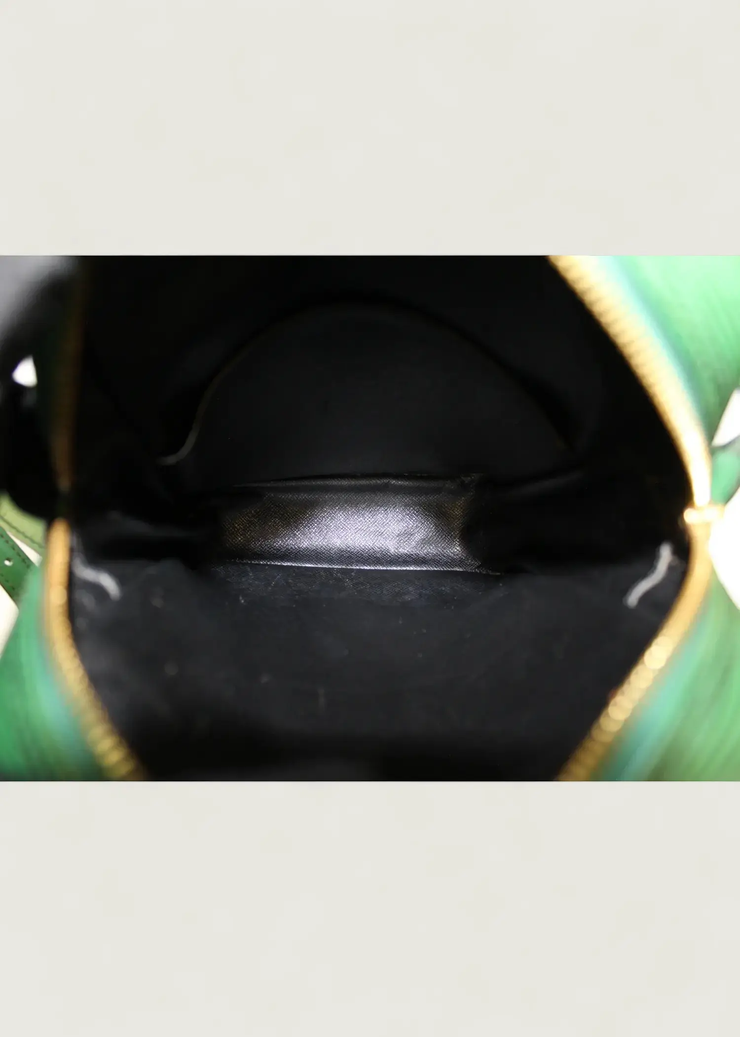 Preloved | Louis Vuitton Danube Crossbody i Grøn Epi Læder Louis Vuitton