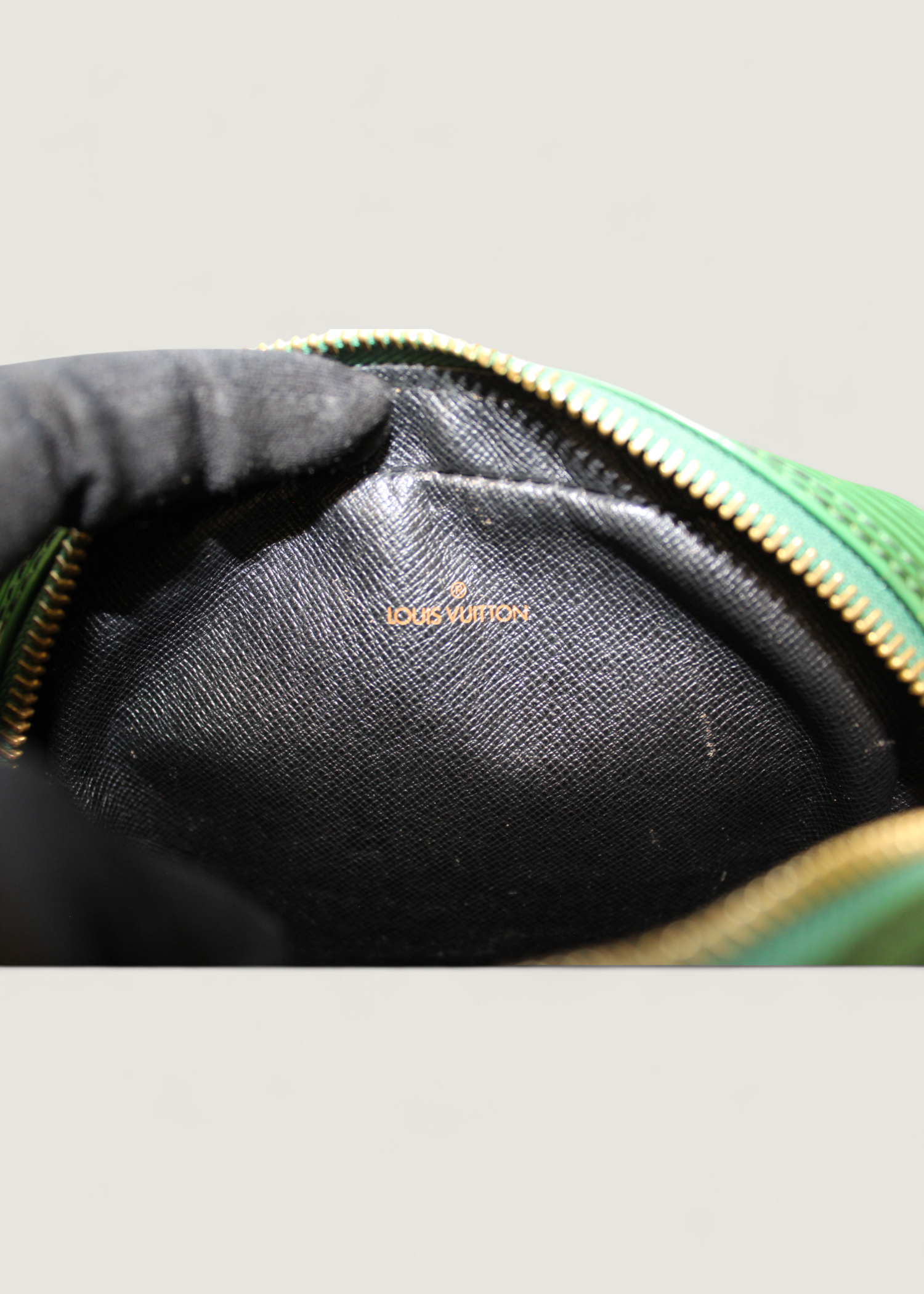 Preloved | Louis Vuitton Danube Crossbody i Grøn Epi Læder