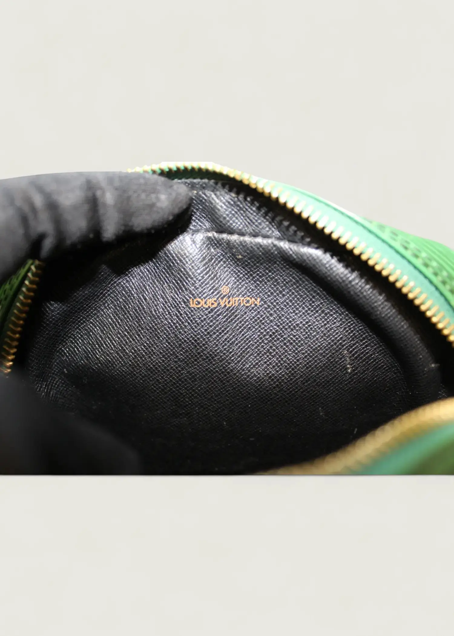 Preloved | Louis Vuitton Danube Crossbody i Grøn Epi Læder Louis Vuitton