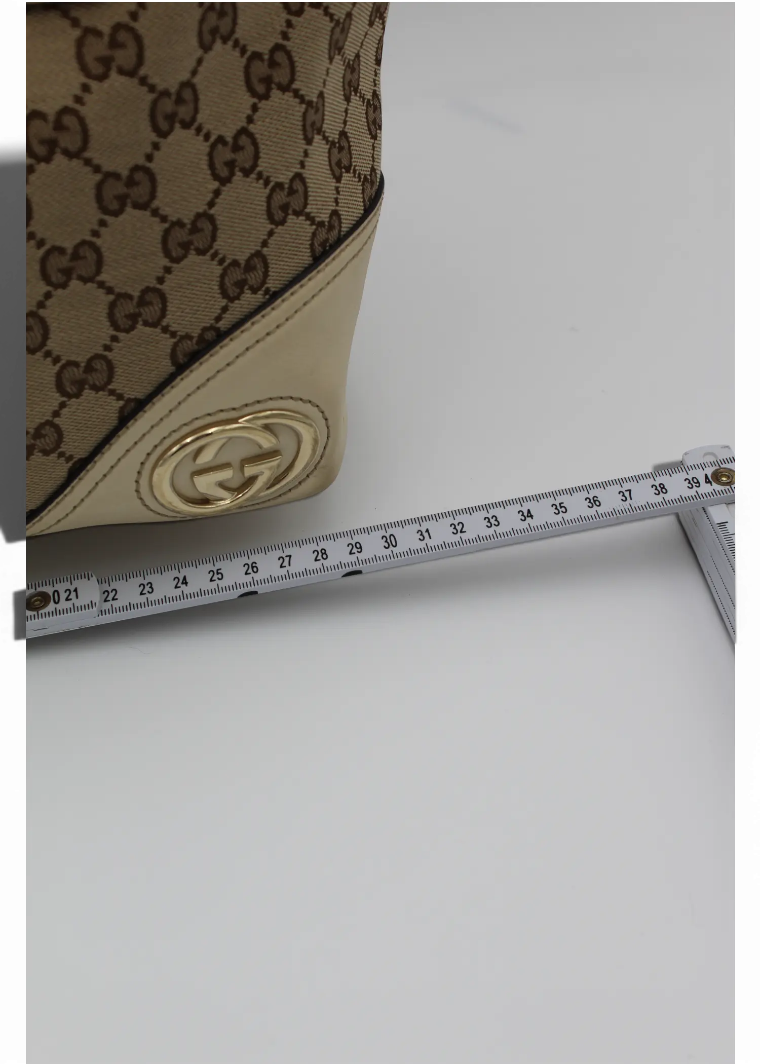 Preloved | Gucci GG Monogram Totebag med Hvid Læder & Guld Hardware