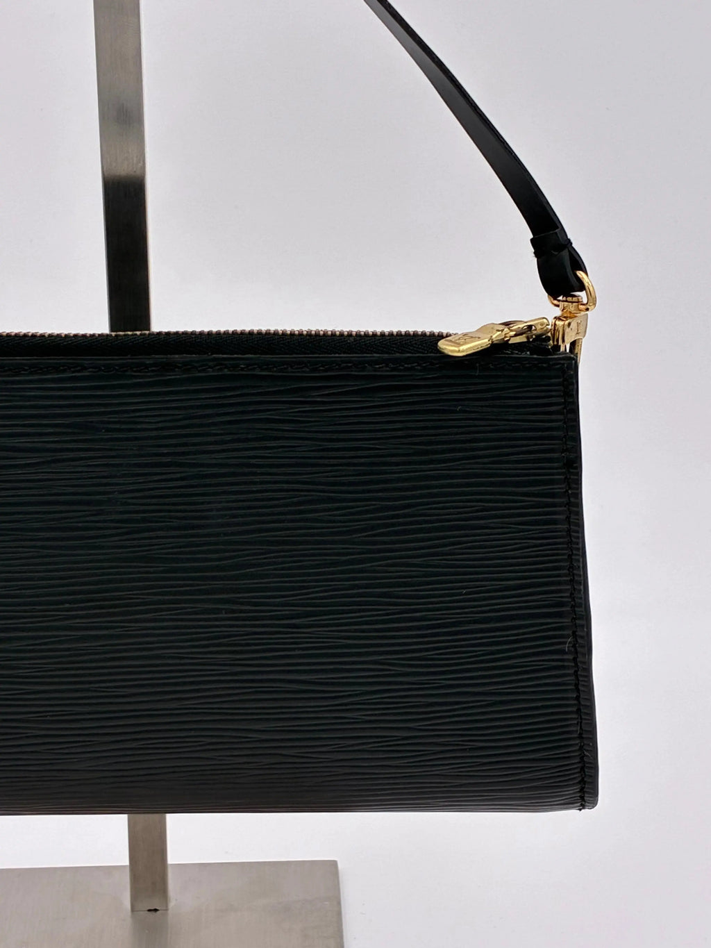 Preloved | Louis Vuitton Epi Pochette Accessoires Noir Black Louis Vuitton