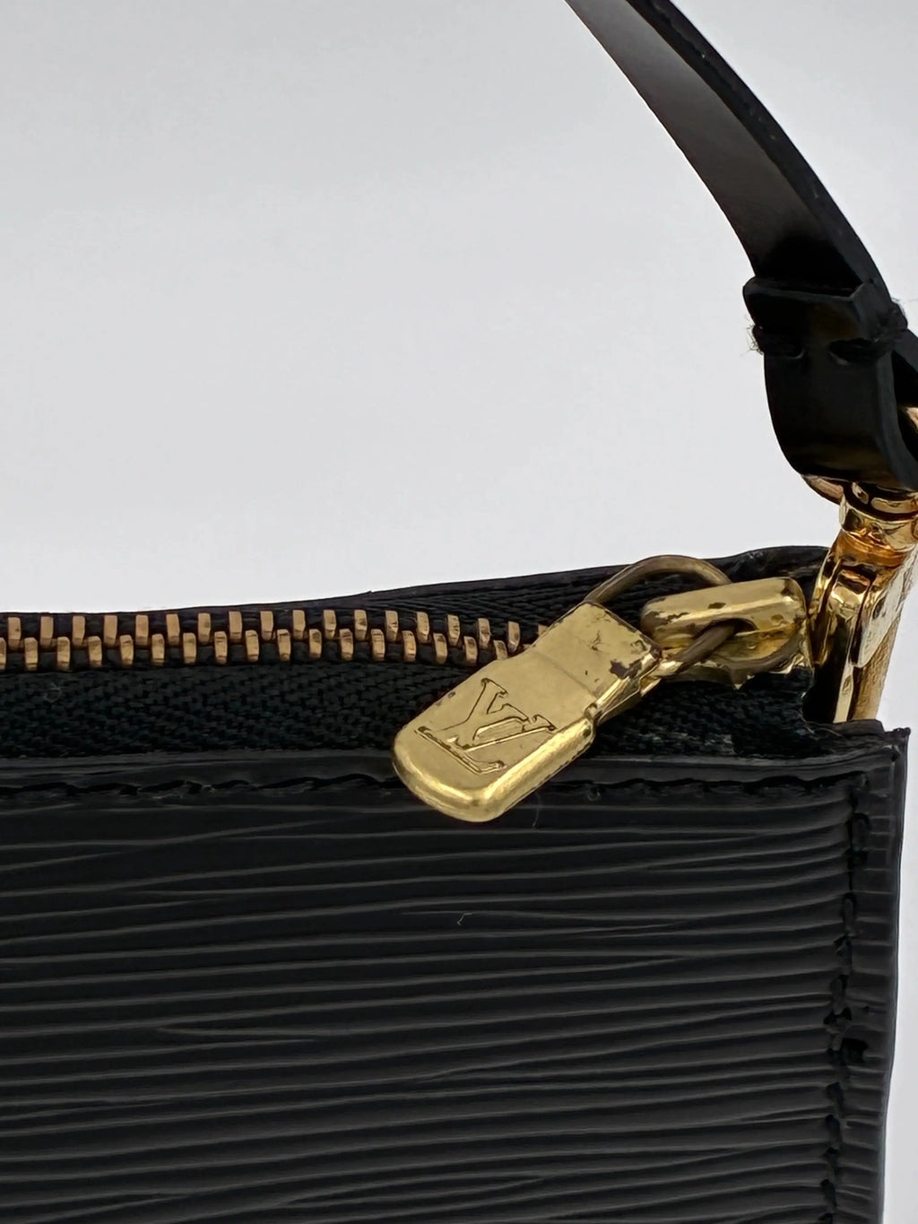 Preloved | Louis Vuitton Epi Pochette Accessoires Noir Black Louis Vuitton
