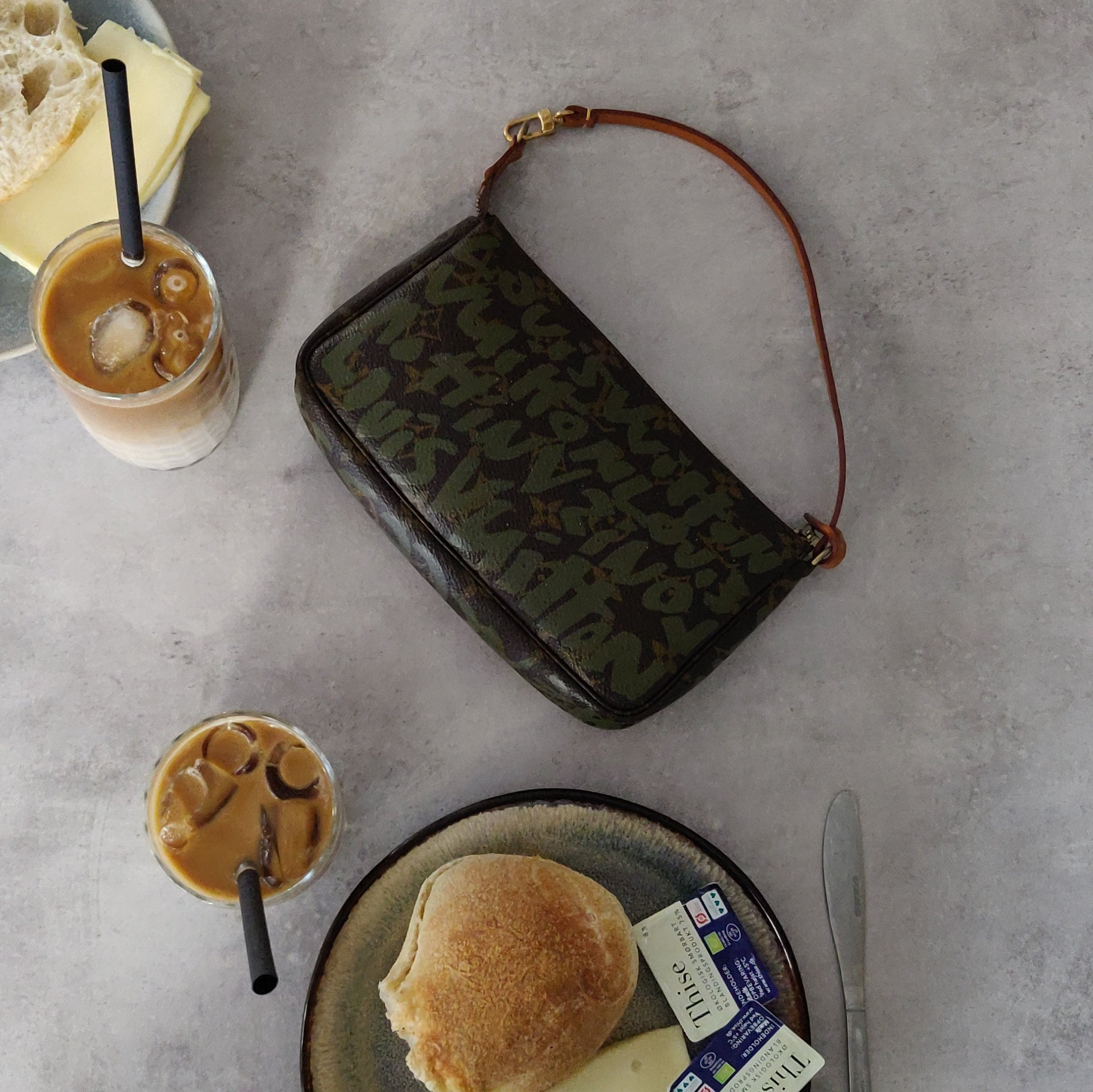 Louis Vuitton Graffitti Pochette