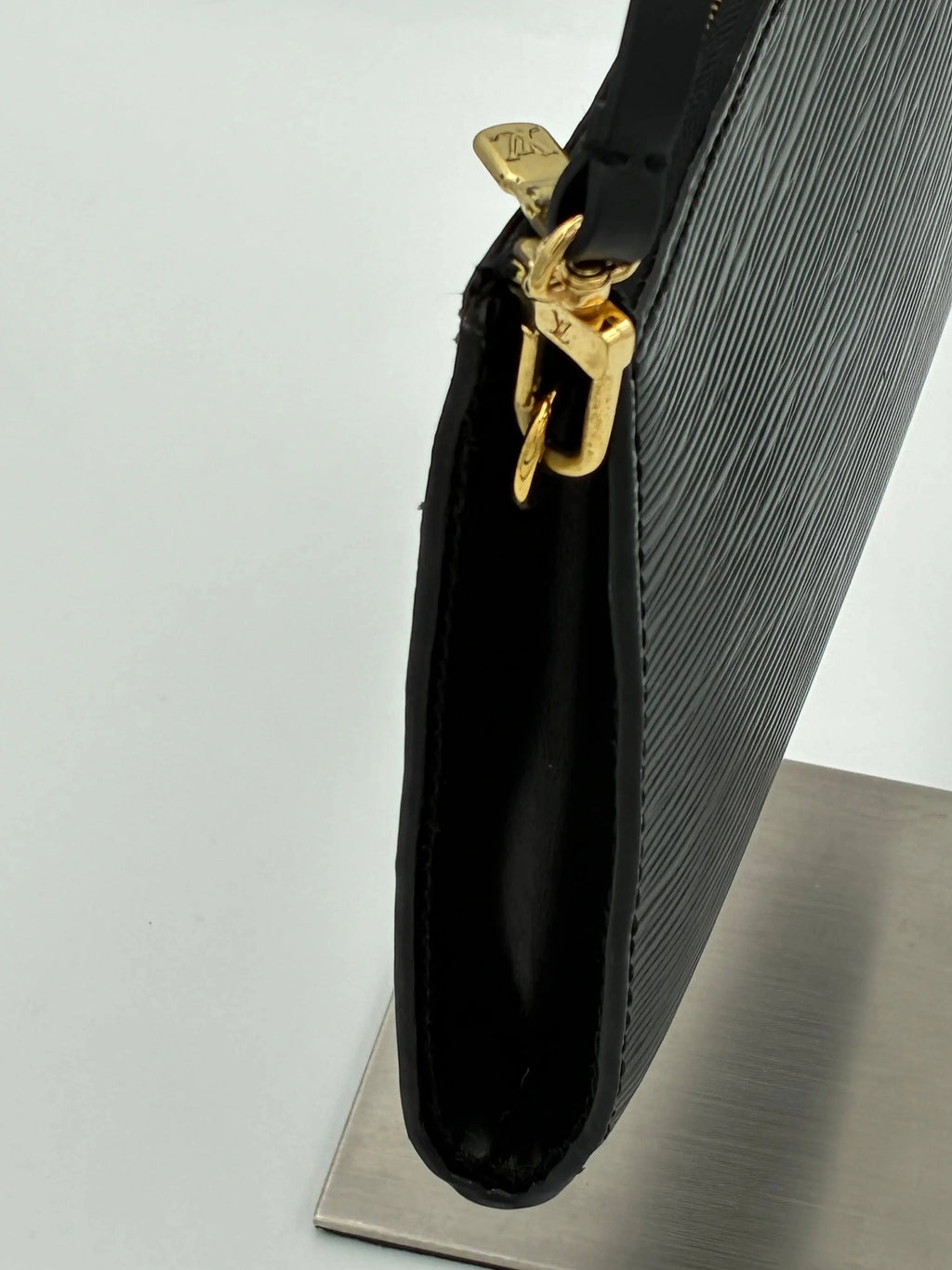 Preloved | Louis Vuitton Epi Pochette Accessoires Noir Black Louis Vuitton