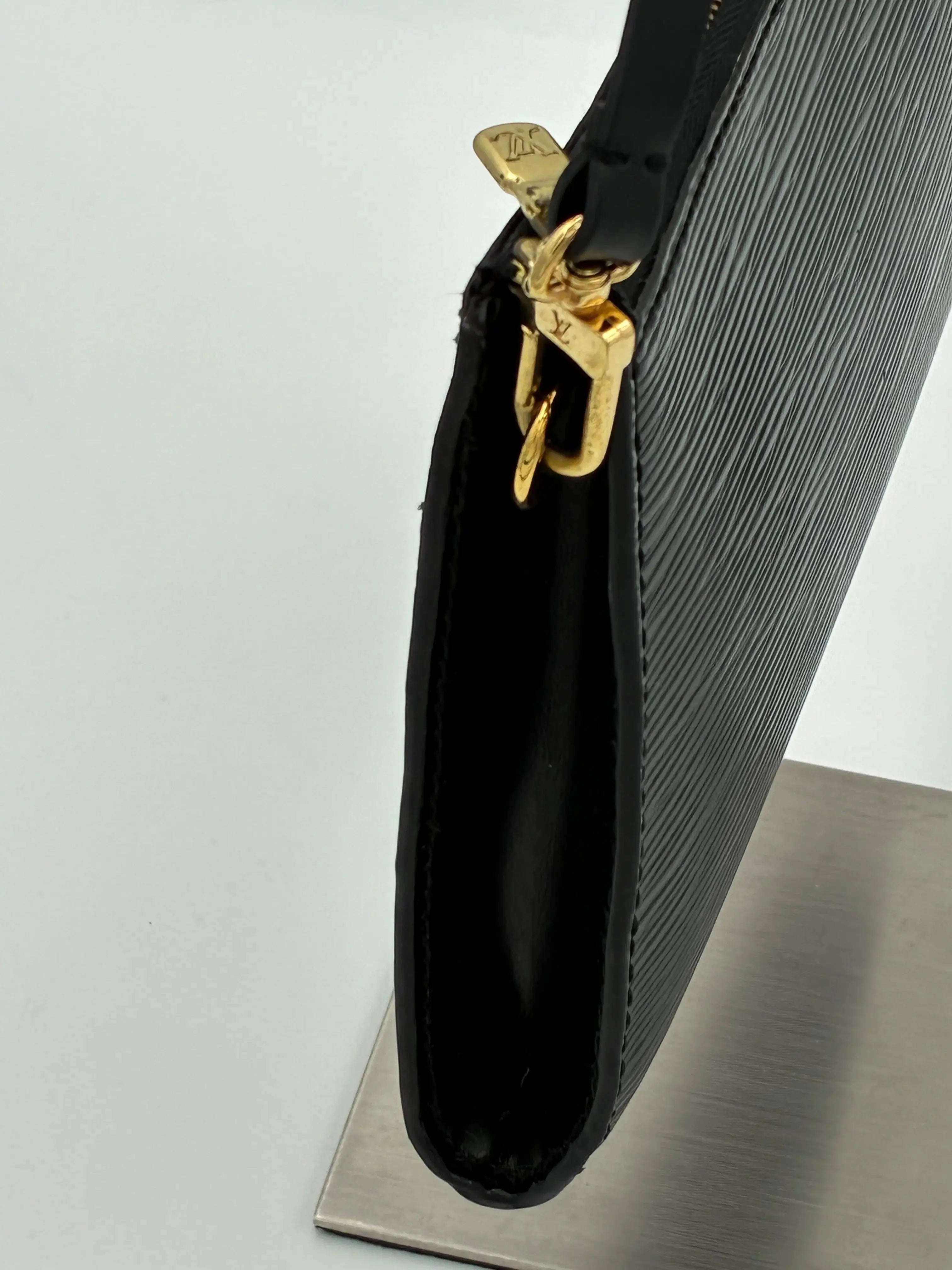 Preloved | Louis Vuitton Epi Pochette Accessoires Noir Black Louis Vuitton