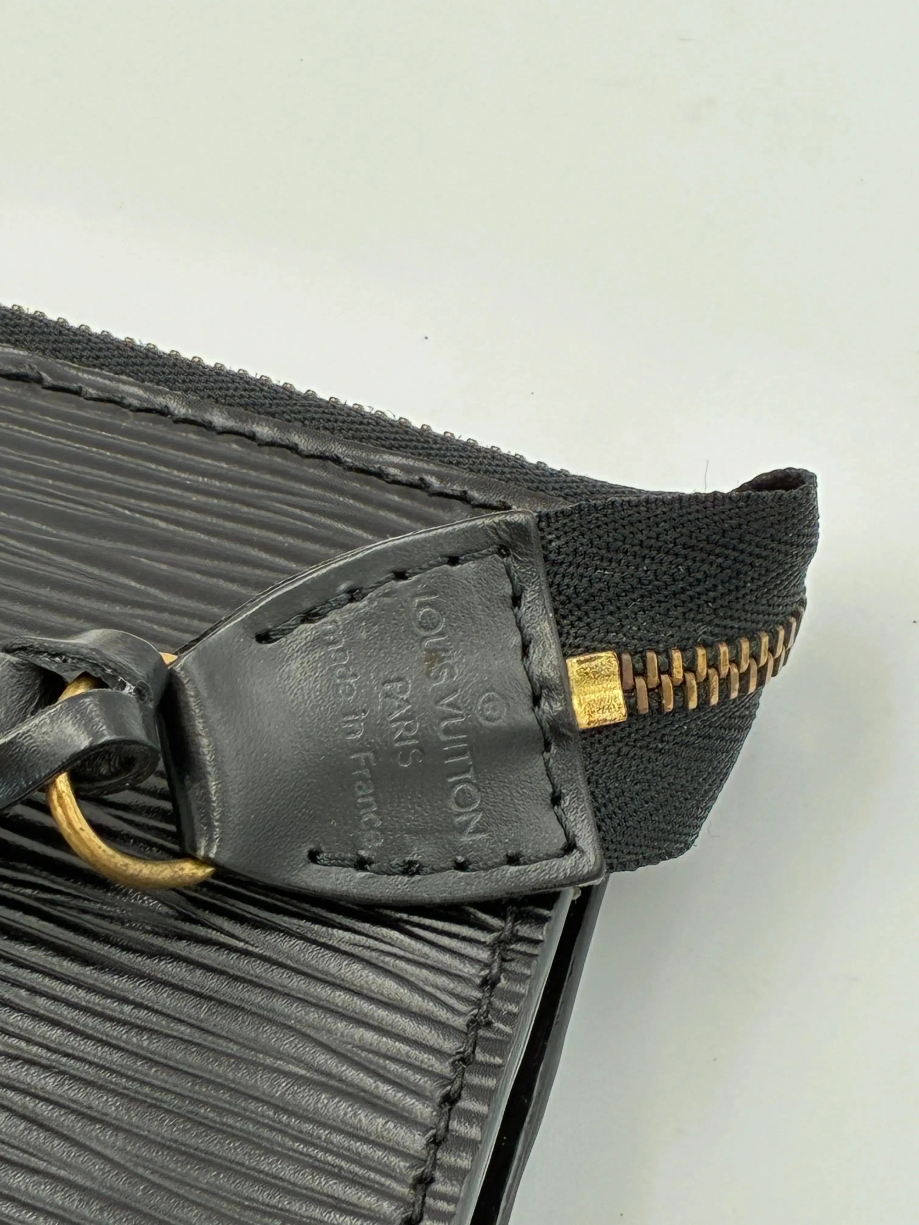 Preloved | Louis Vuitton Epi Pochette Accessoires Noir Black Louis Vuitton
