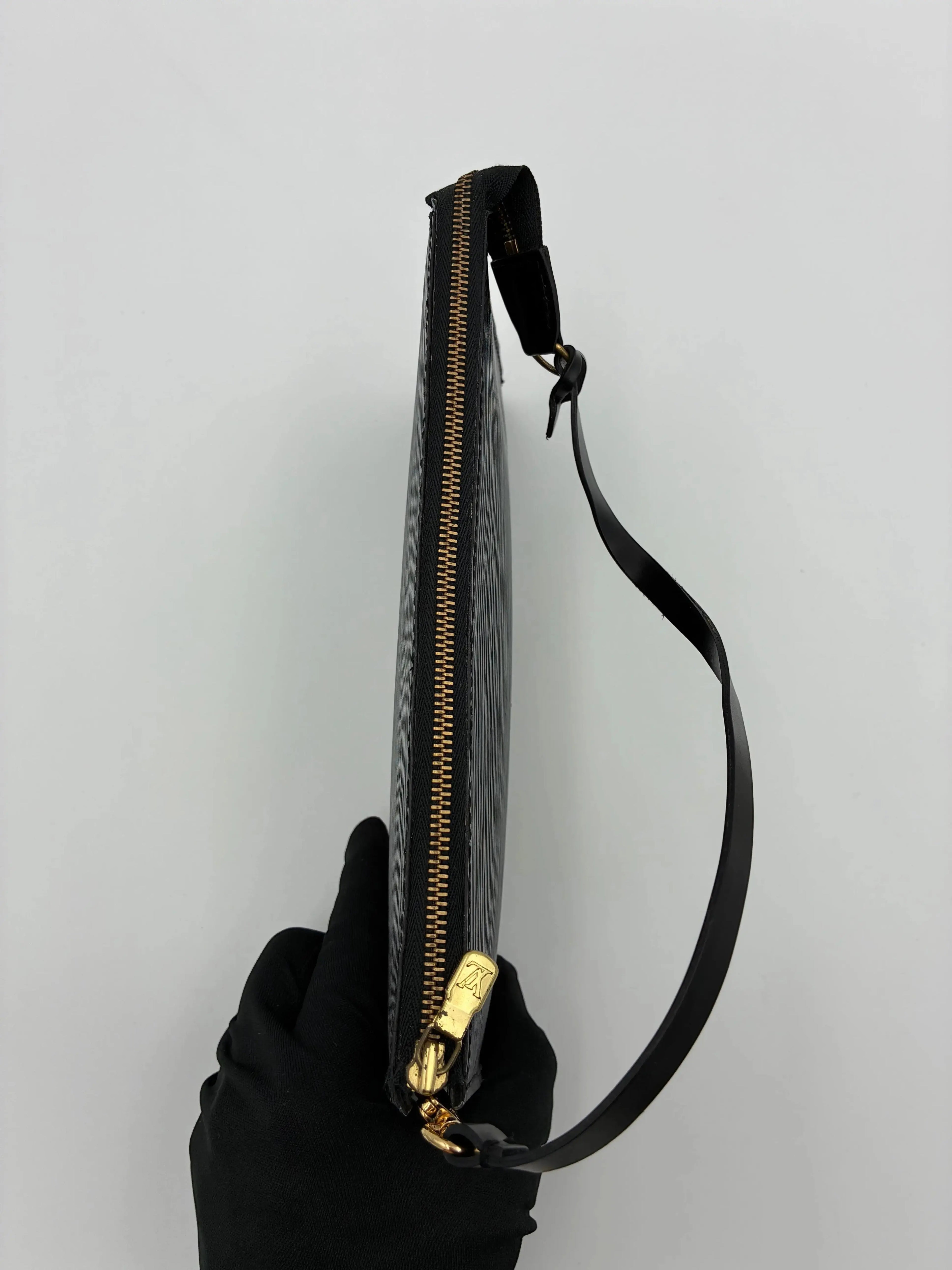 Preloved | Louis Vuitton Epi Pochette Accessoires Noir Black Louis Vuitton