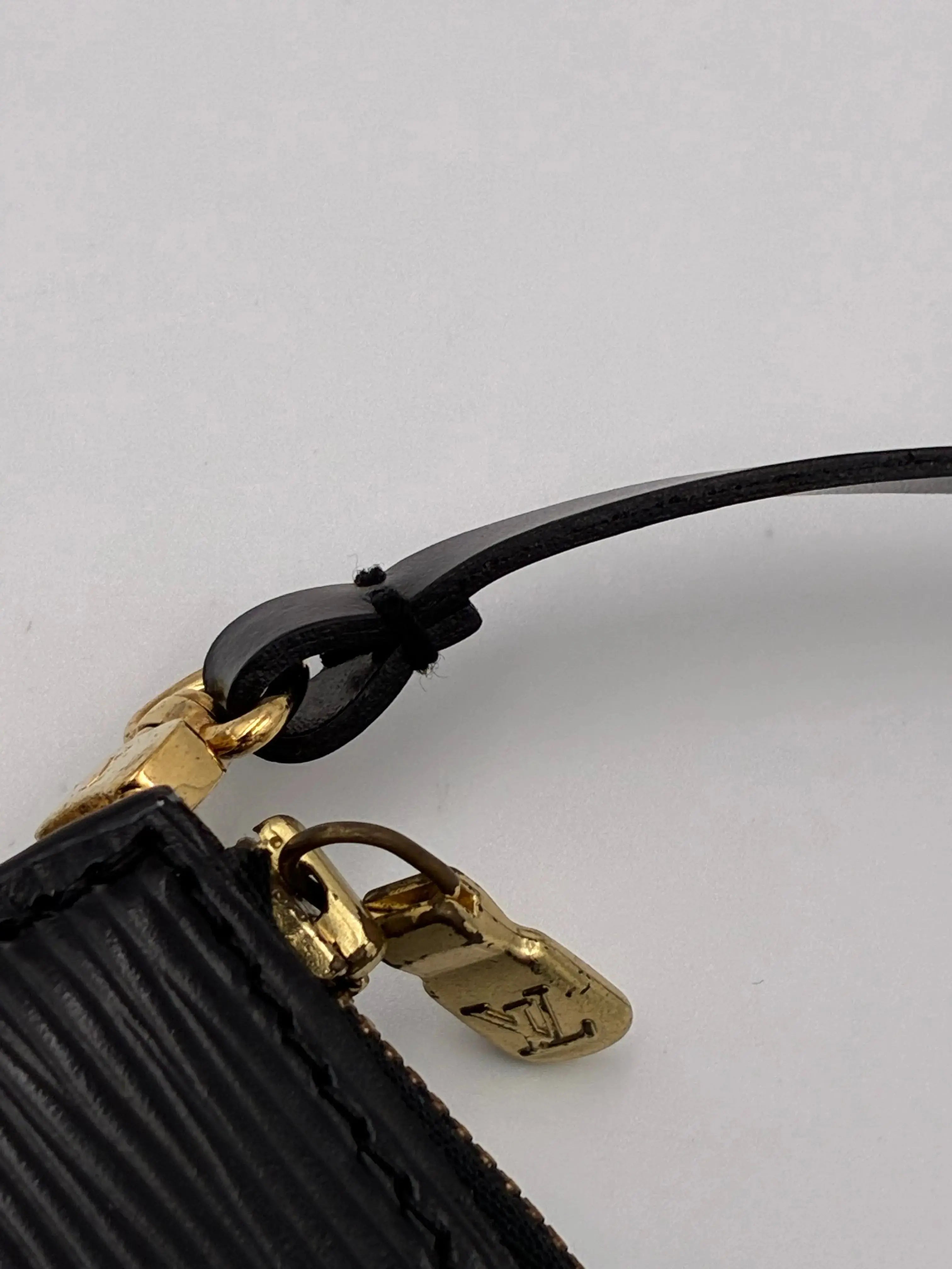 Preloved | Louis Vuitton Epi Pochette Accessoires Noir Black Louis Vuitton