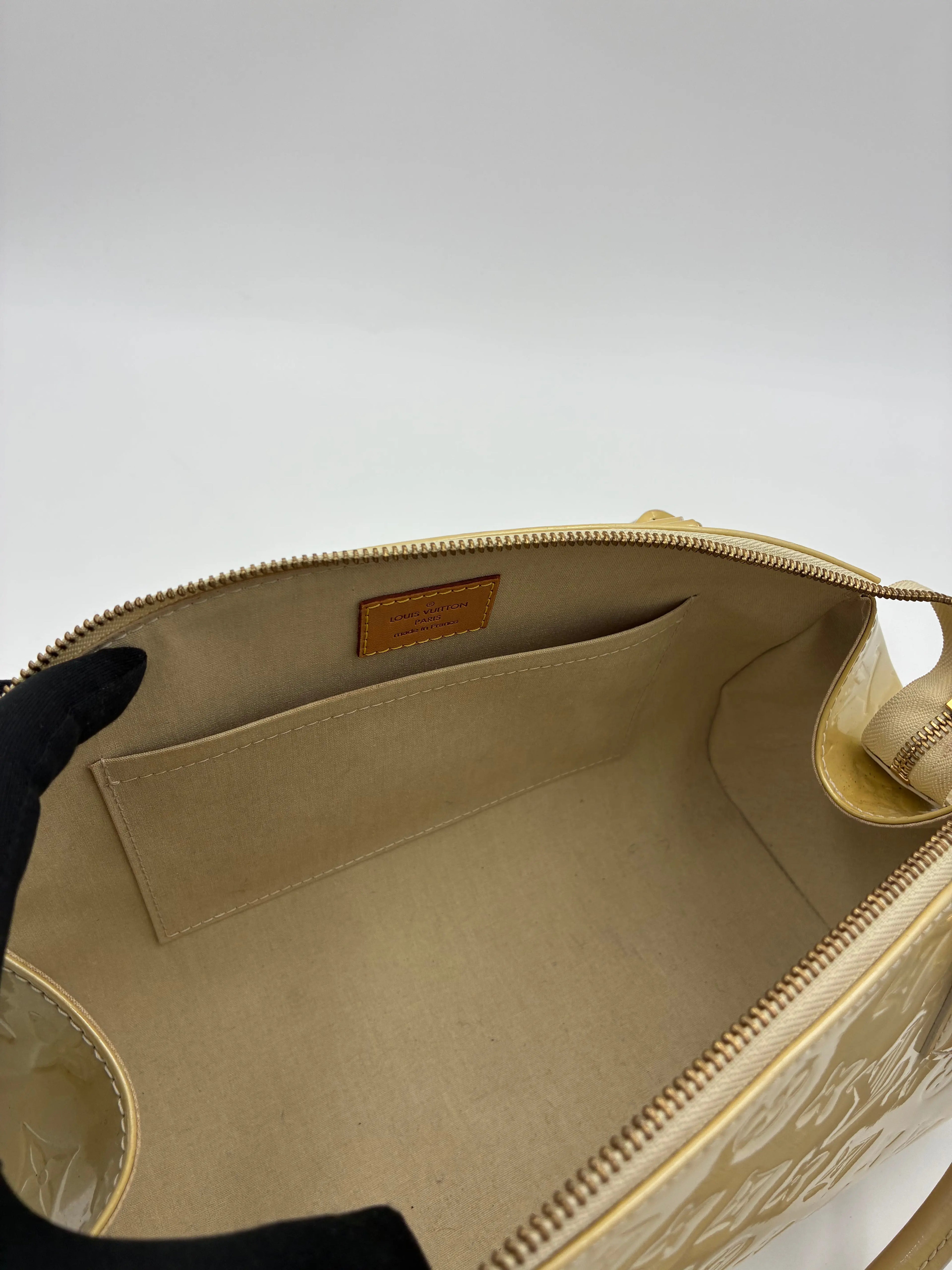 Preloved | Louis Vuitton Monogram Vernis Sherwood PM Håndtaske i Beige Louis Vuitton