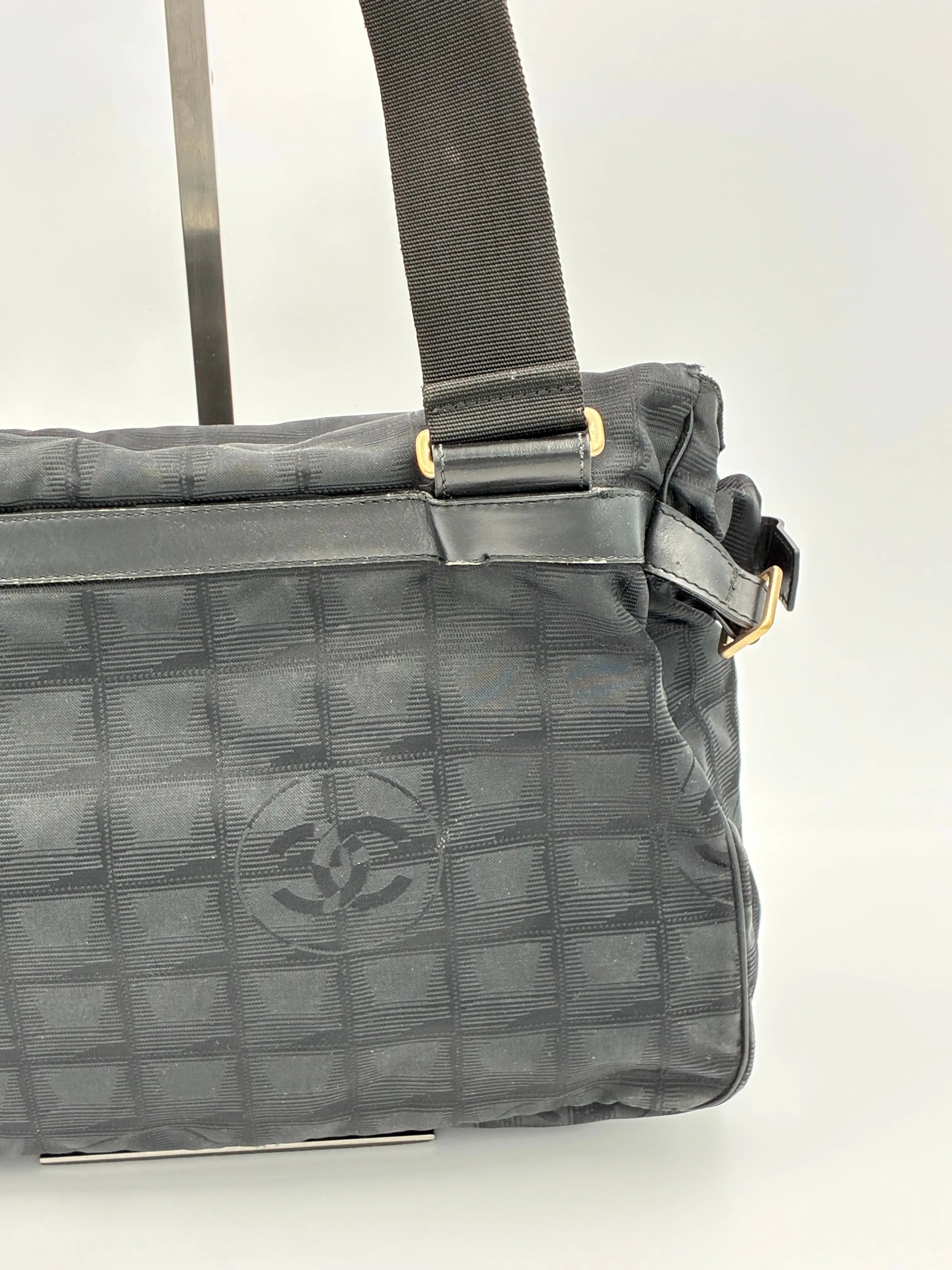 (11172_0023) CHANEL New Travel Line Crossbody Sort (PERSONLIG TASKE) Chanel