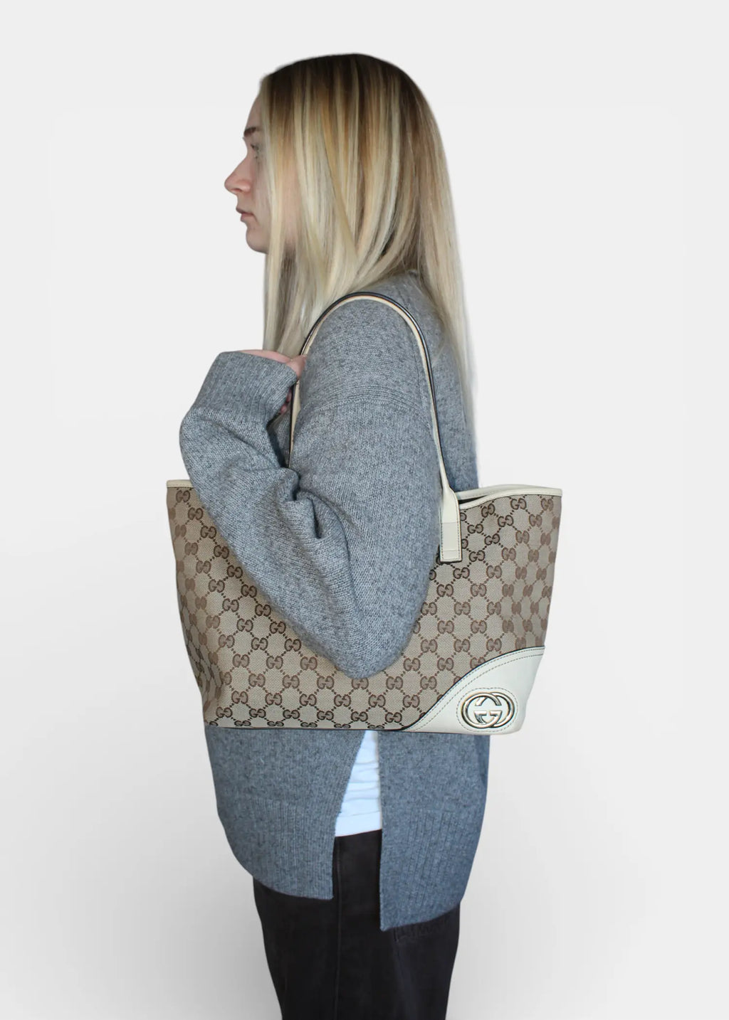 Preloved | Gucci GG Monogram Totebag med Hvid Læder & Guld Hardware