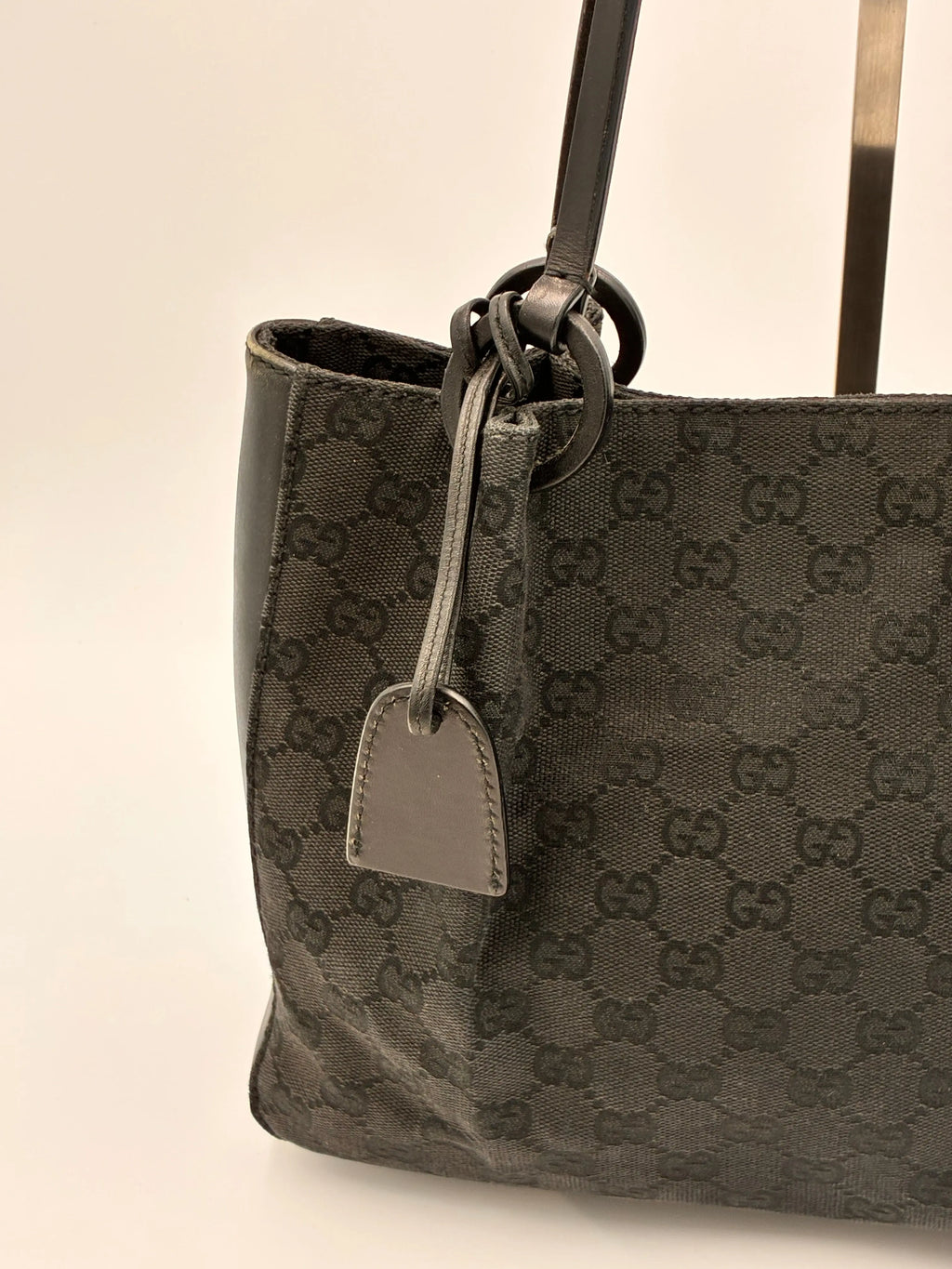 Preloved | Gucci Monogram Håndtaskte i Sort Canvas Gucci