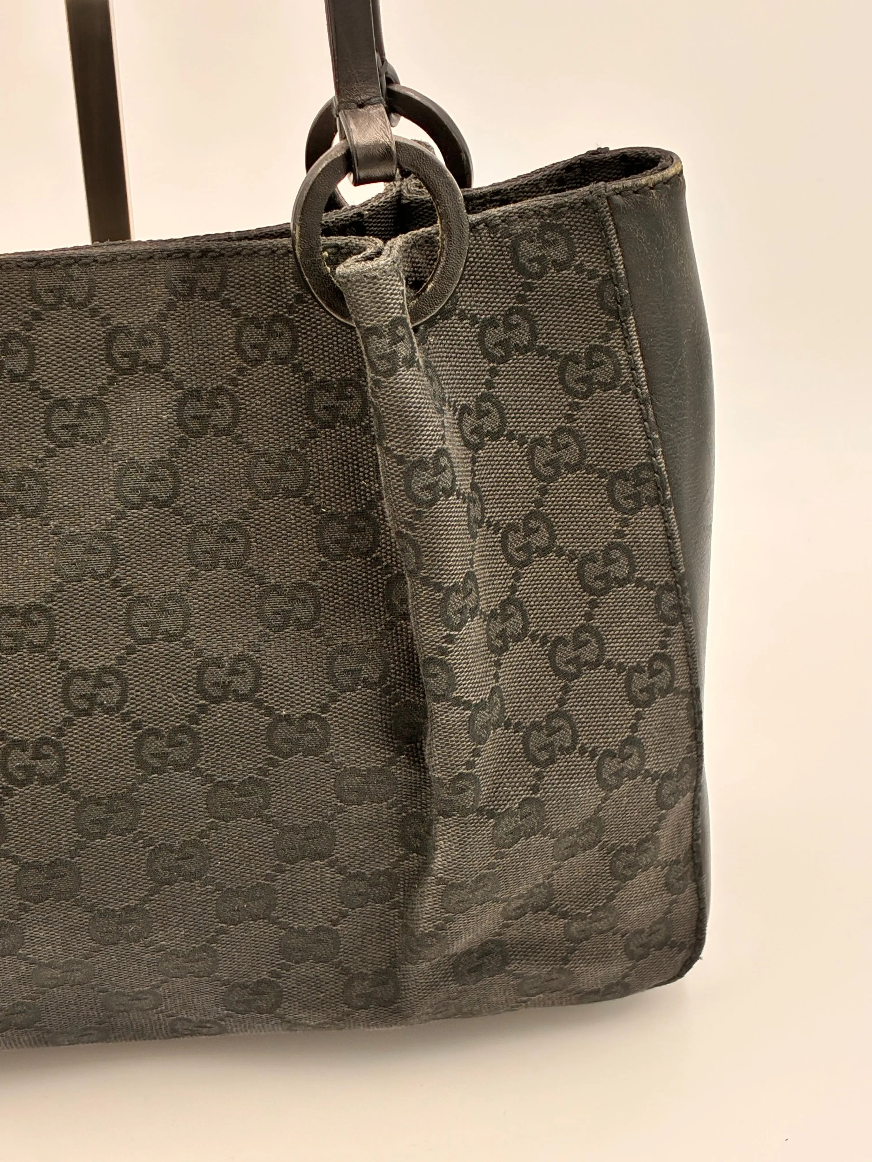 Preloved | Gucci Monogram Håndtaskte i Sort Canvas Gucci