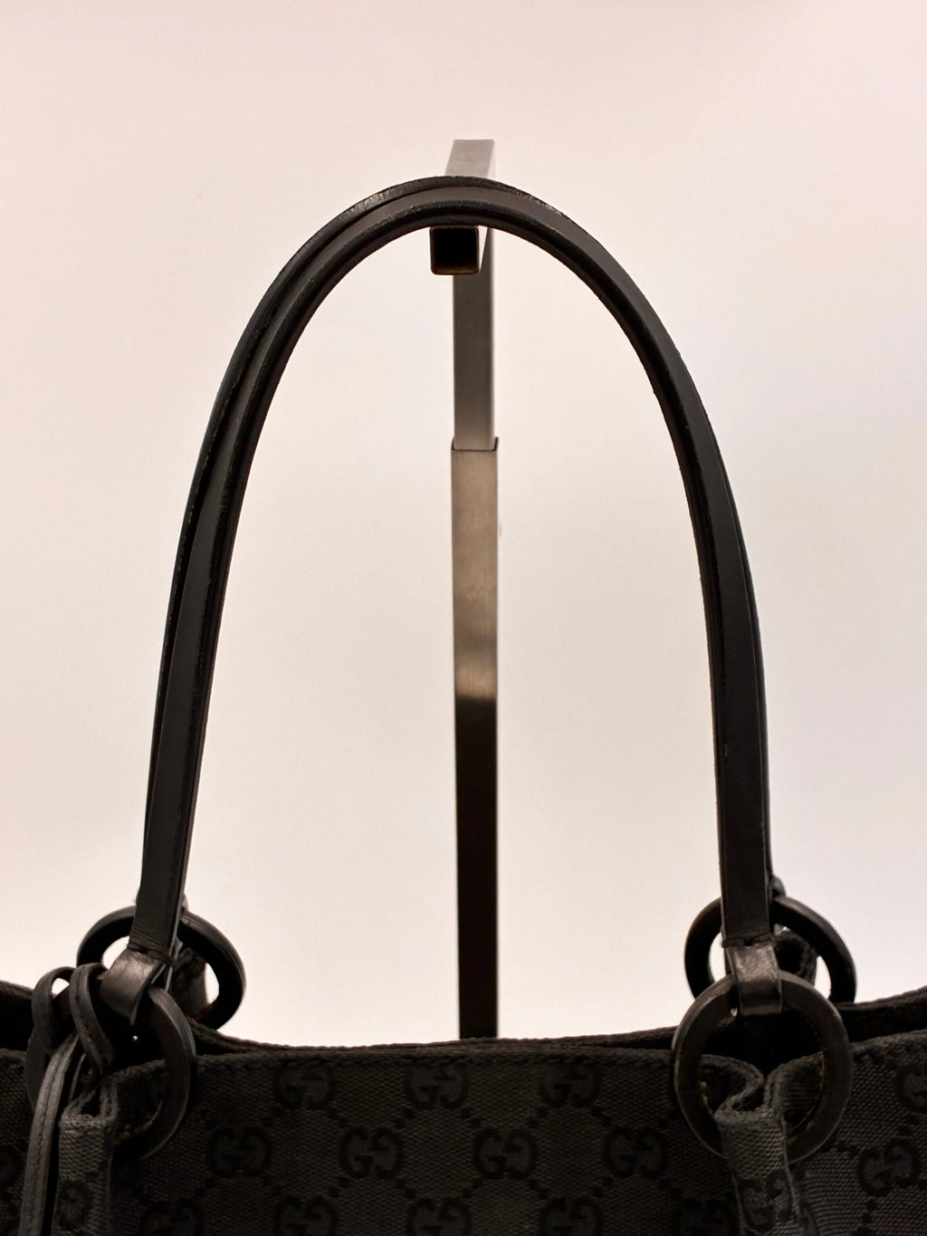 Preloved | Gucci Monogram Håndtaskte i Sort Canvas Gucci