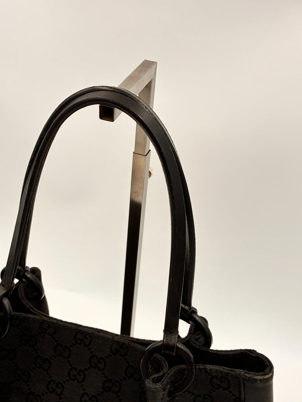 Preloved | Gucci Monogram Håndtaskte i Sort Canvas Gucci