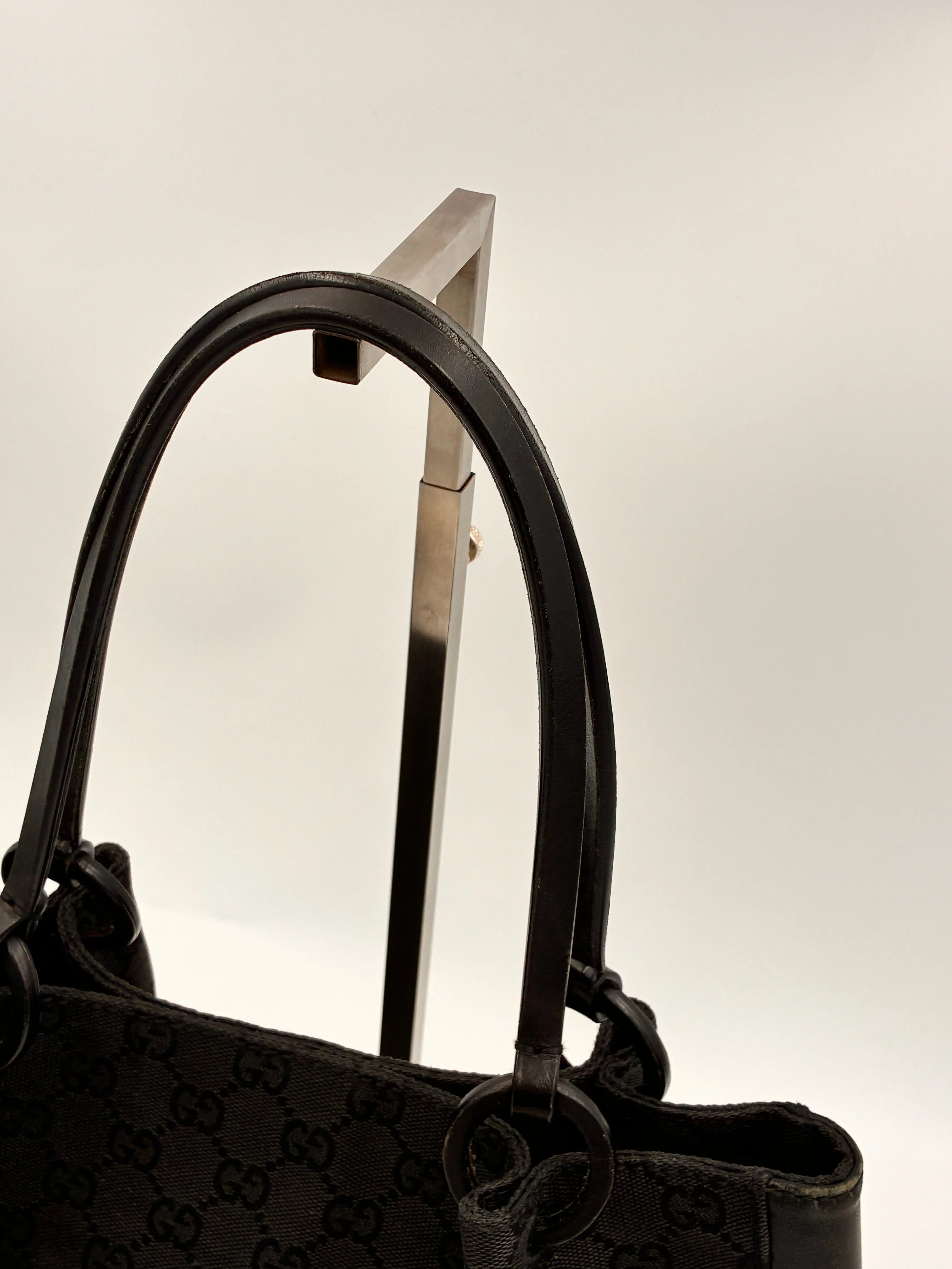 Preloved | Gucci Monogram Håndtaskte i Sort Canvas Gucci