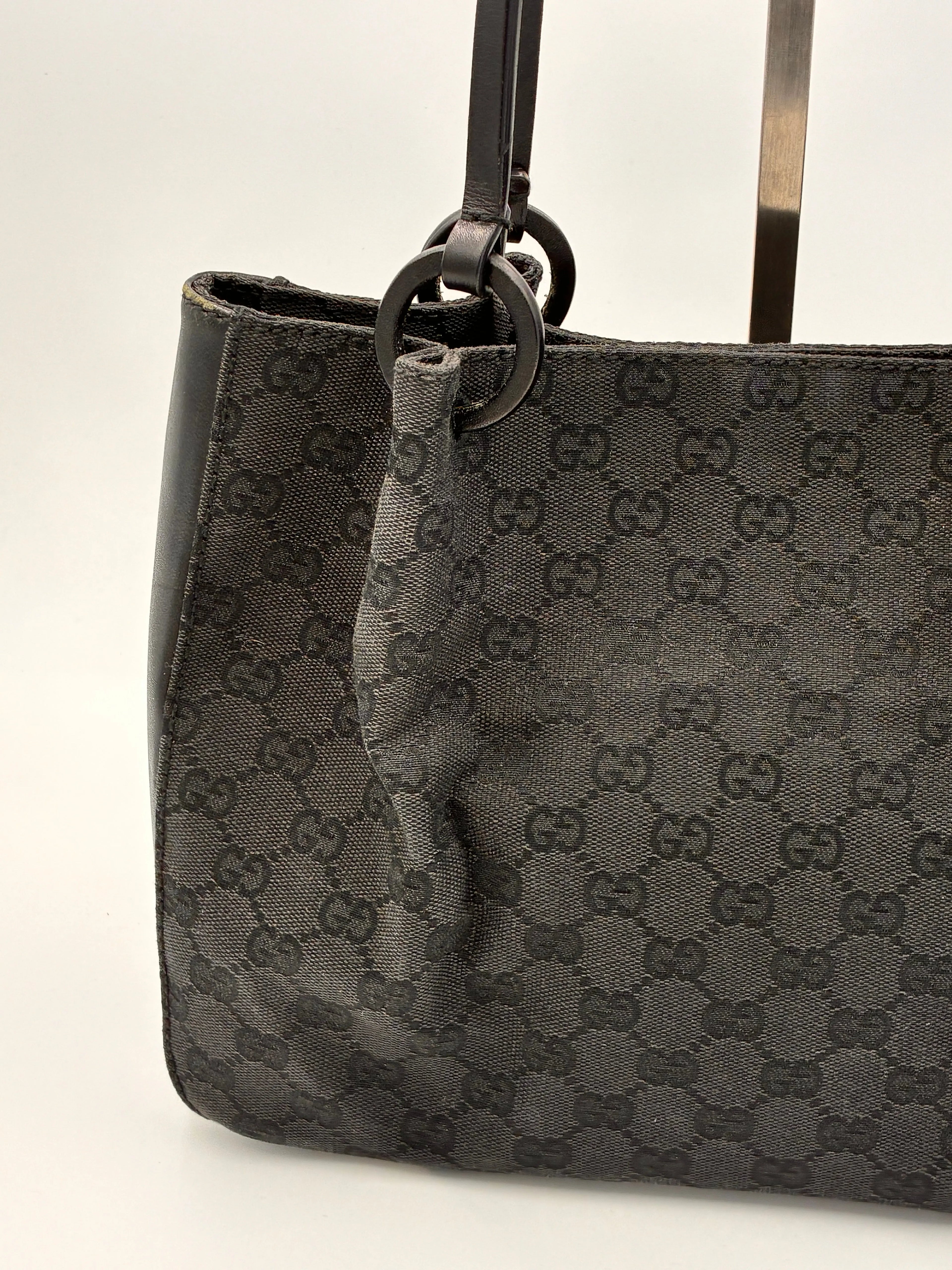 Preloved | Gucci Monogram Håndtaskte i Sort Canvas Gucci