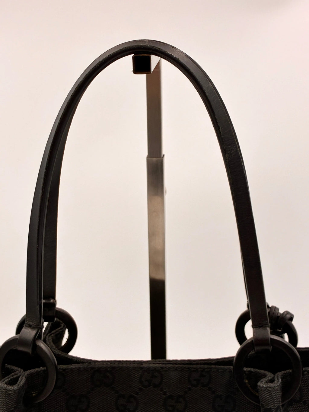 Preloved | Gucci Monogram Håndtaskte i Sort Canvas Gucci