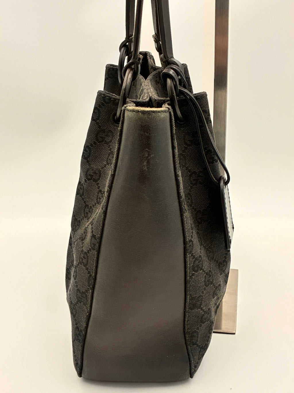 Preloved | Gucci Monogram Håndtaskte i Sort Canvas Gucci