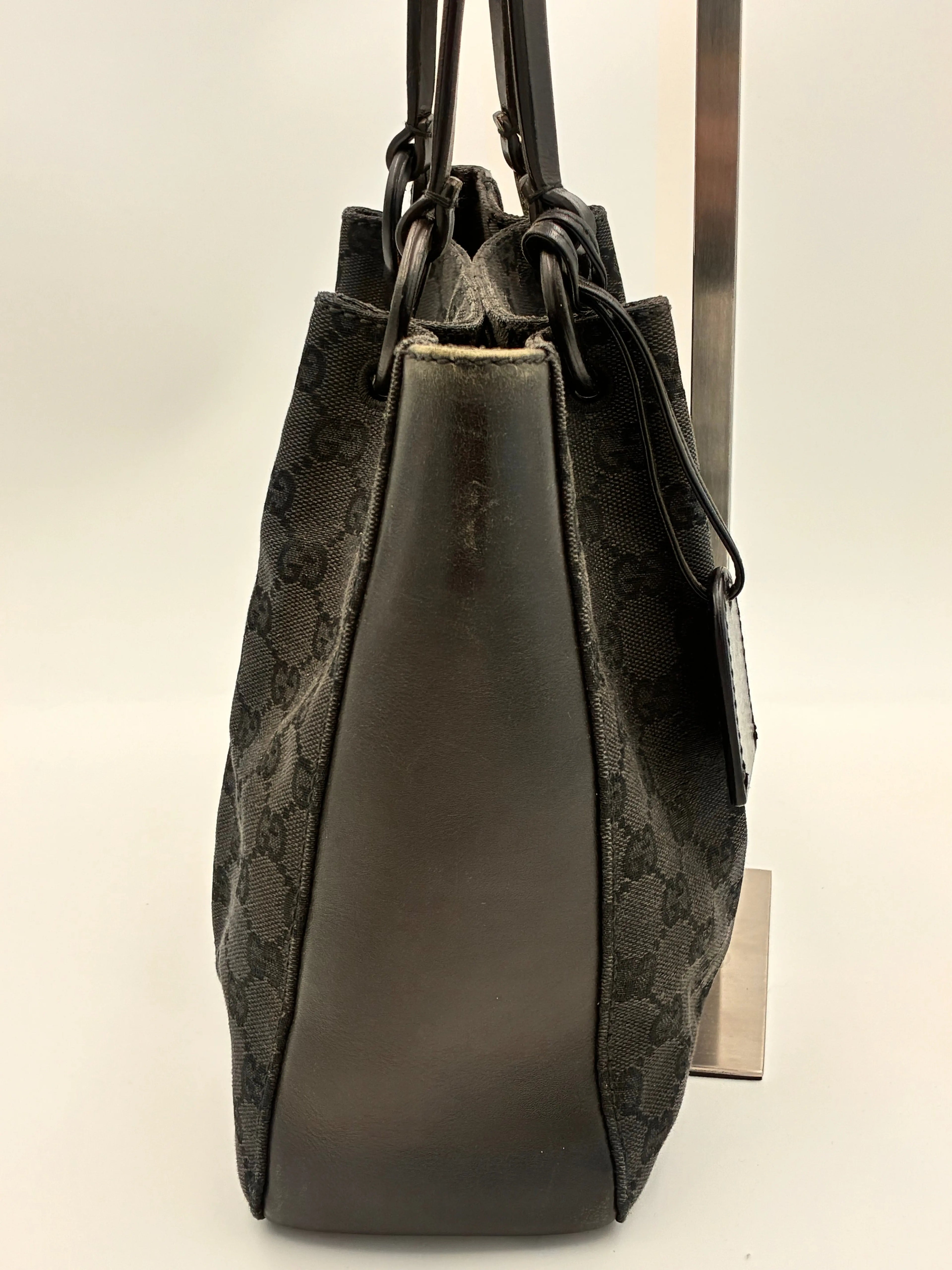 Preloved | Gucci Monogram Håndtaskte i Sort Canvas Gucci